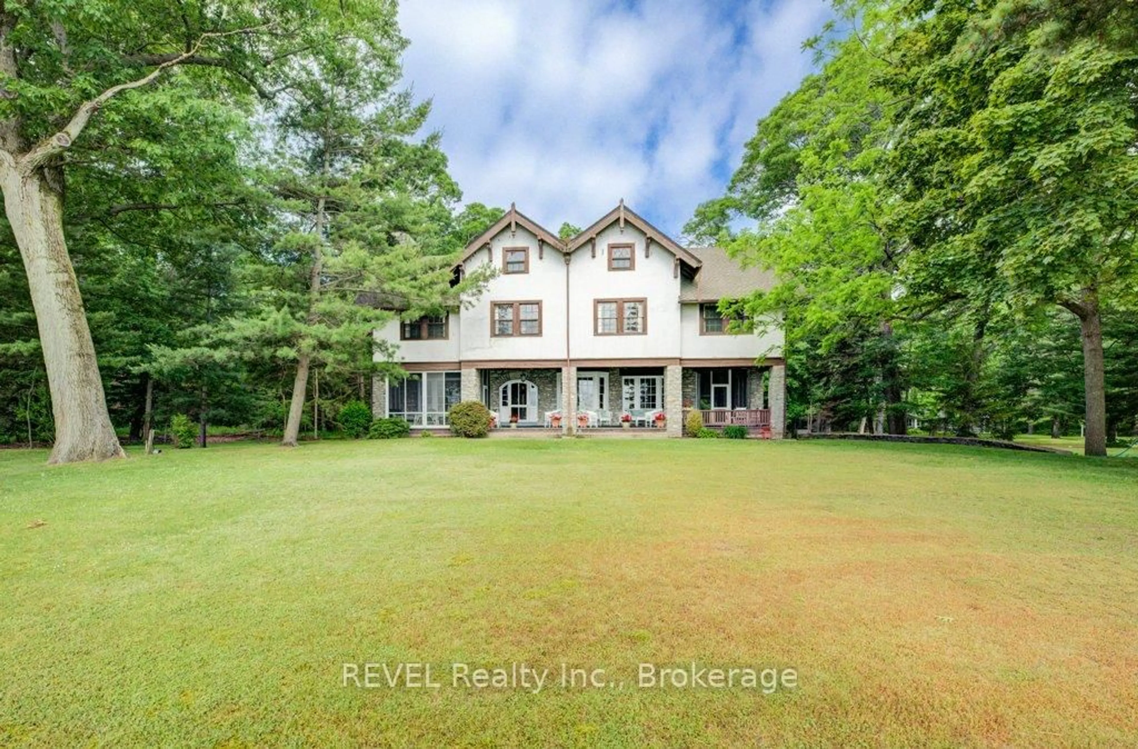 A pic from outside/outdoor area/front of a property/back of a property/a pic from drone, water/lake/river/ocean view for 683 Pt Abino Rd, Fort Erie Ontario L0S 1N0