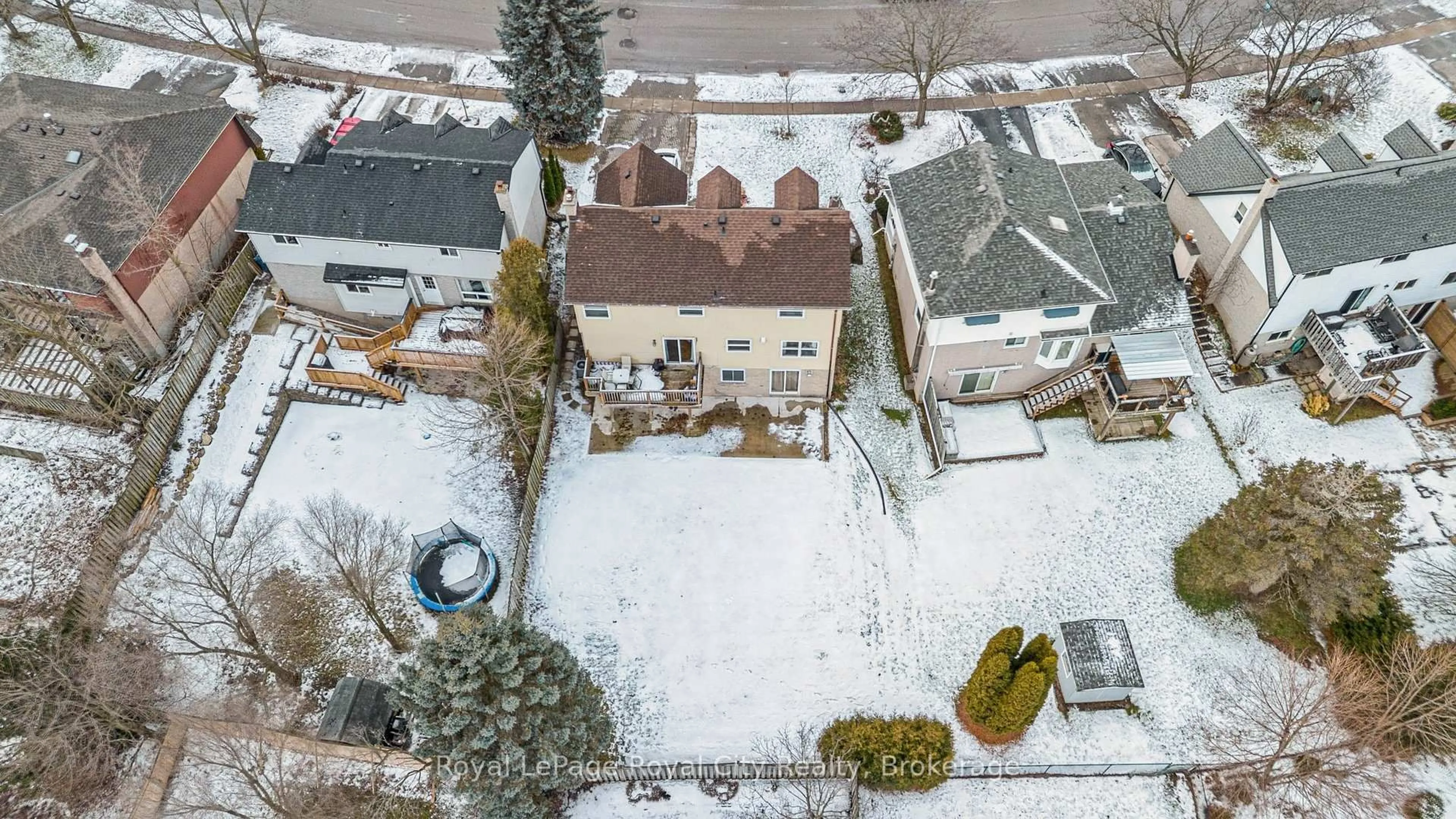 A pic from outside/outdoor area/front of a property/back of a property/a pic from drone, street for 361 Ironwood Rd, Guelph Ontario N1G 3P2