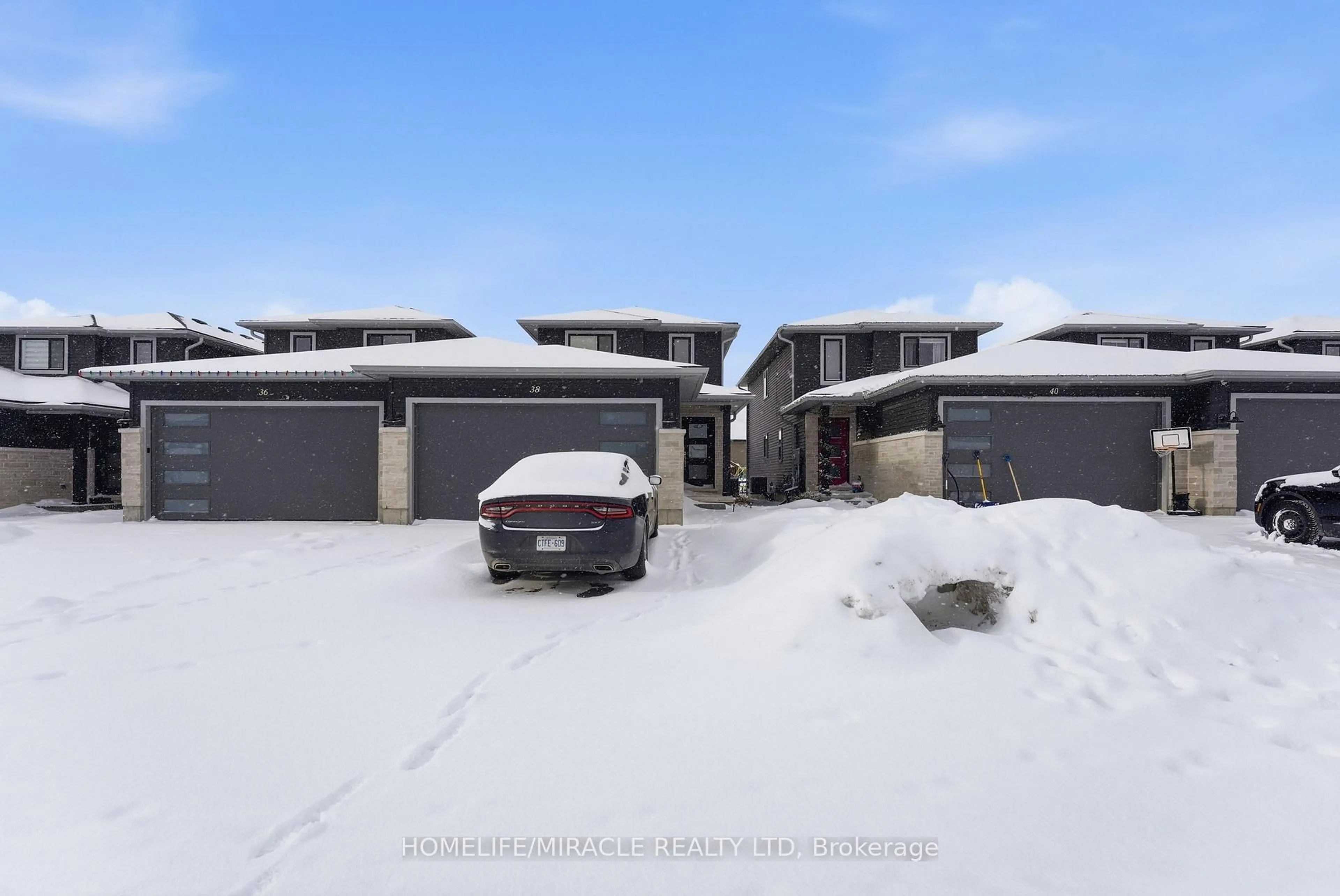 A pic from outside/outdoor area/front of a property/back of a property/a pic from drone, unknown for 38 Dewal Pl, Belleville Ontario K8P 0H2