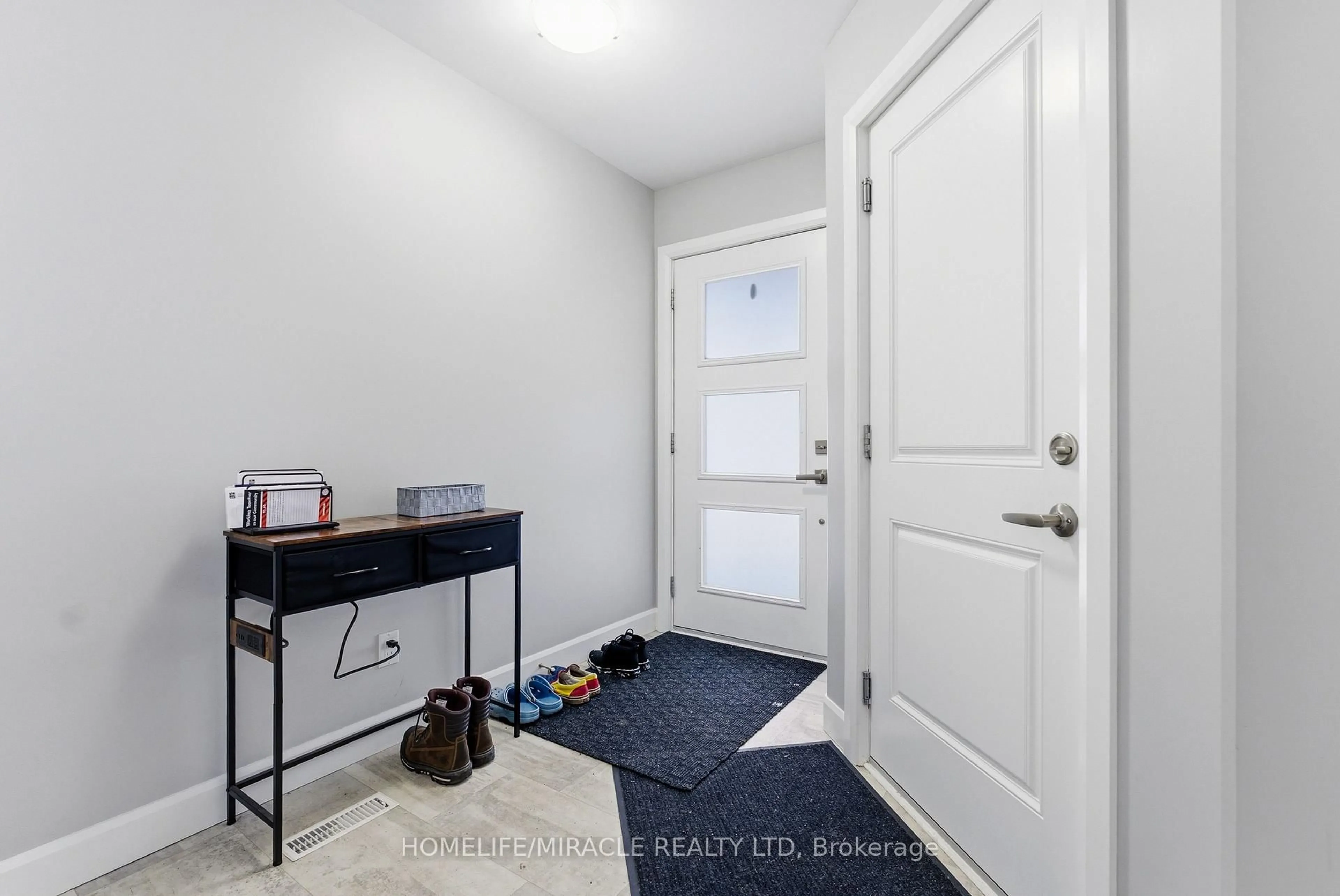 Indoor entryway for 38 Dewal Pl, Belleville Ontario K8P 0H2