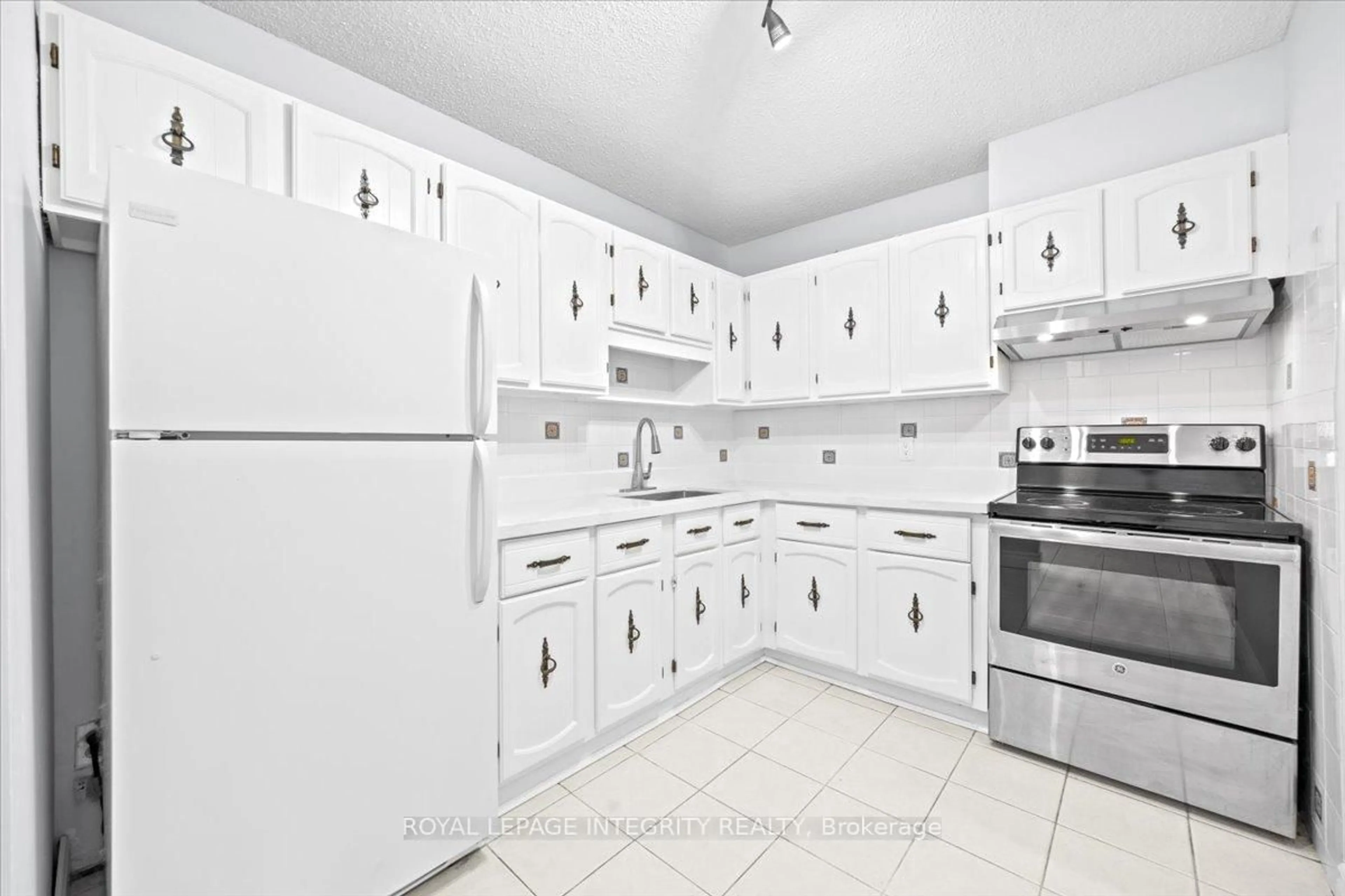 Standard kitchen, ceramic/tile floor for 900 Dynes Rd #1201, Ottawa Ontario K2C 3L6