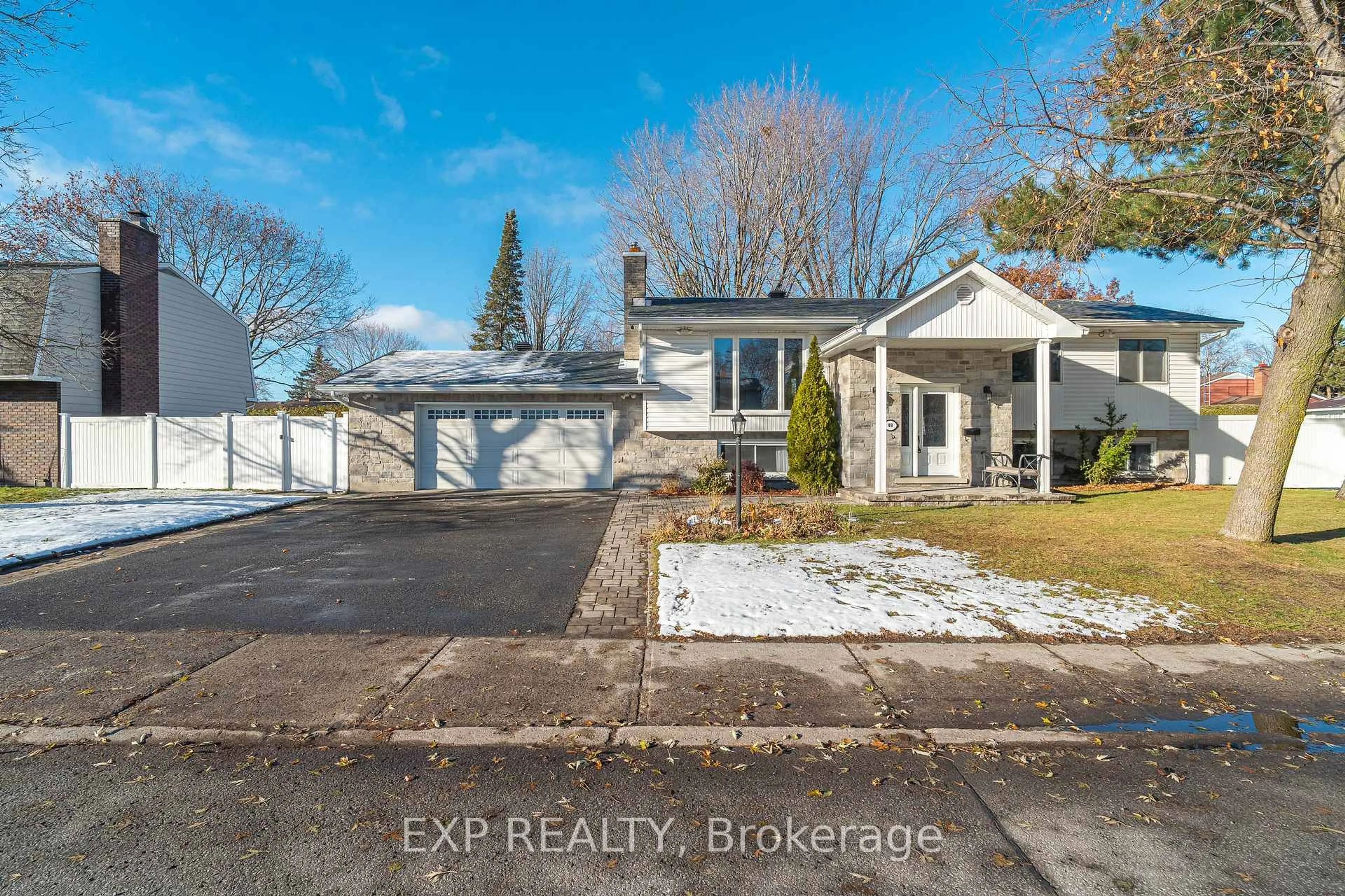 A pic from outside/outdoor area/front of a property/back of a property/a pic from drone, street for 49 Larkin Dr, Ottawa Ontario K2J 1B1