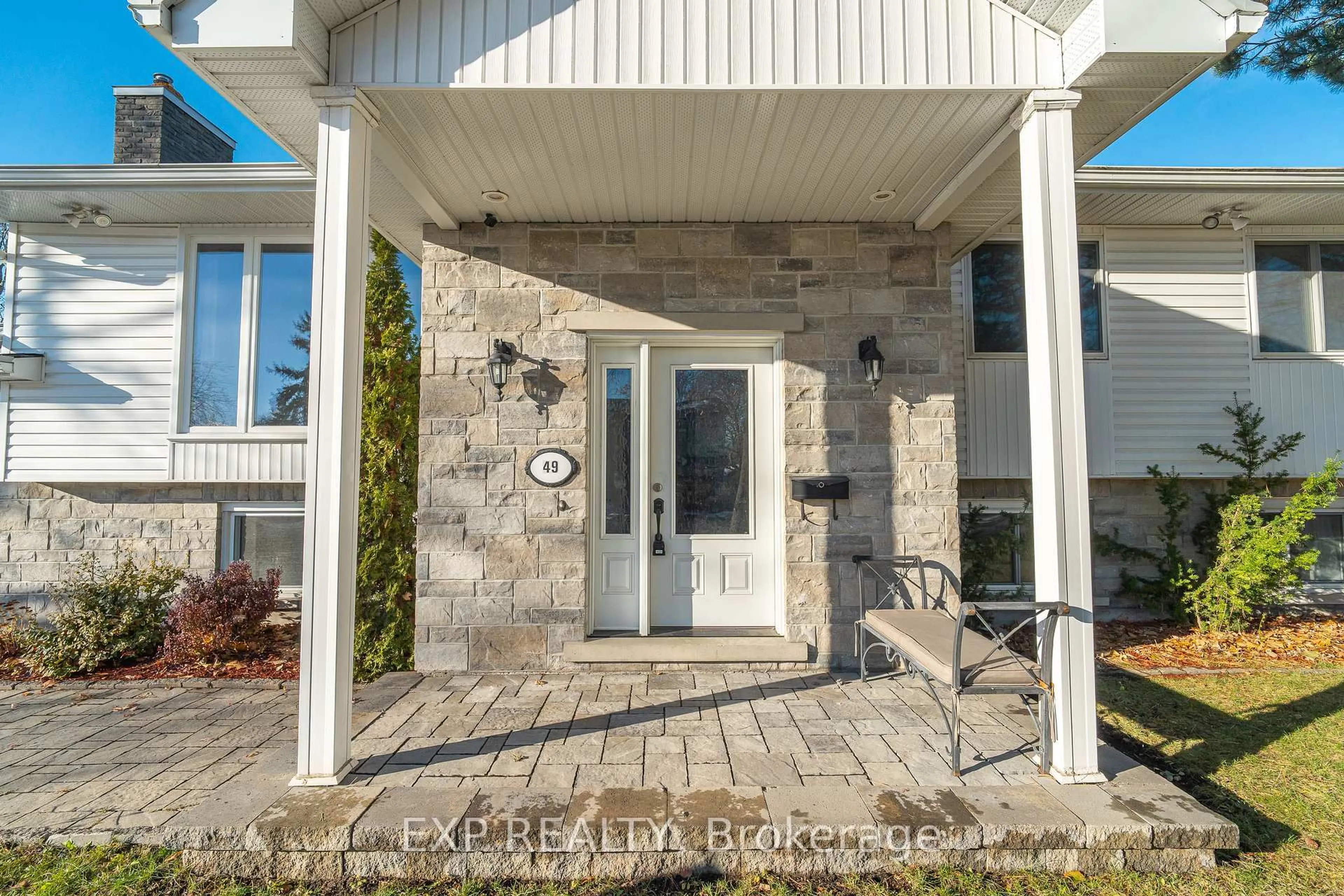 Indoor entryway for 49 Larkin Dr, Ottawa Ontario K2J 1B1