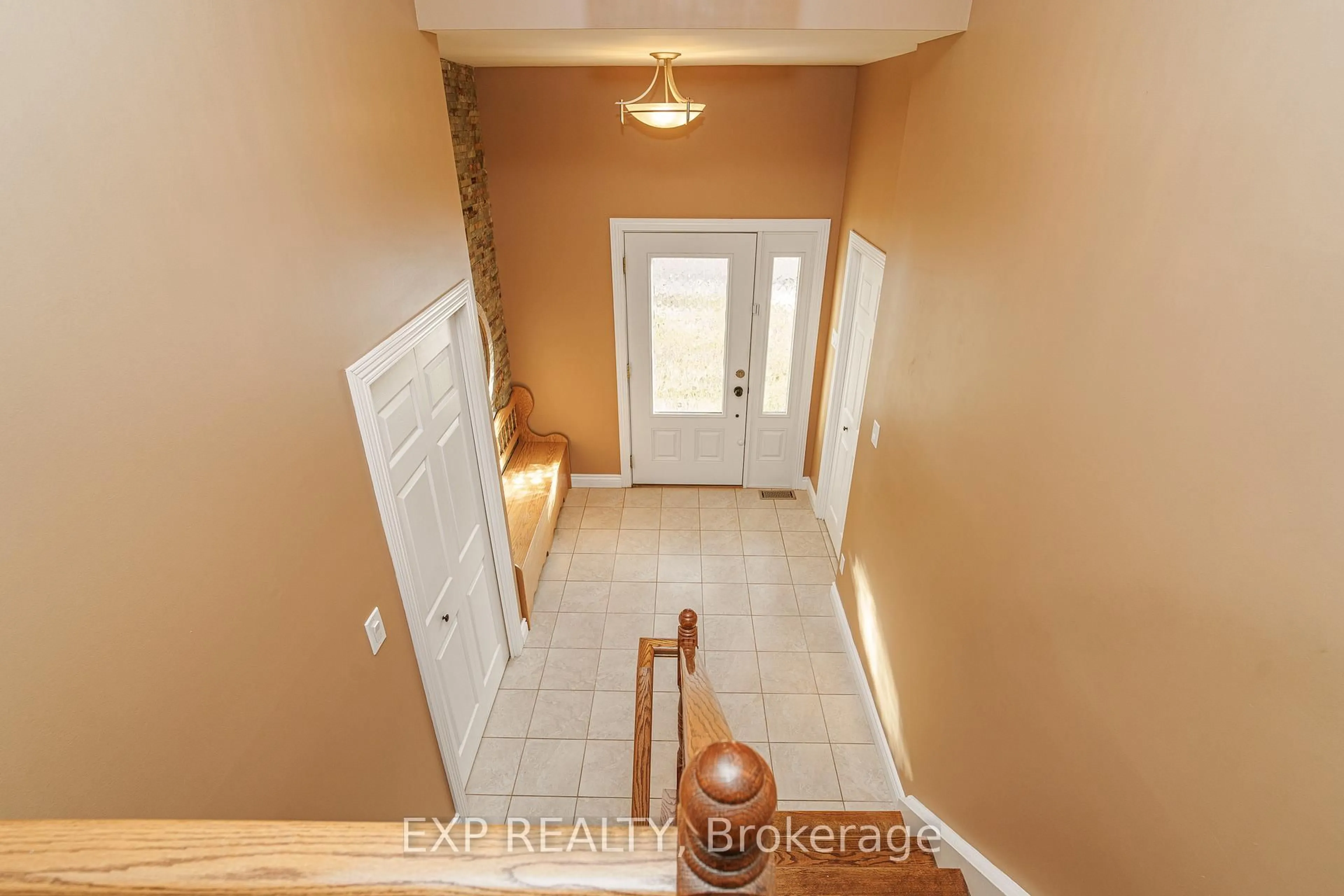 Indoor entryway for 49 Larkin Dr, Ottawa Ontario K2J 1B1