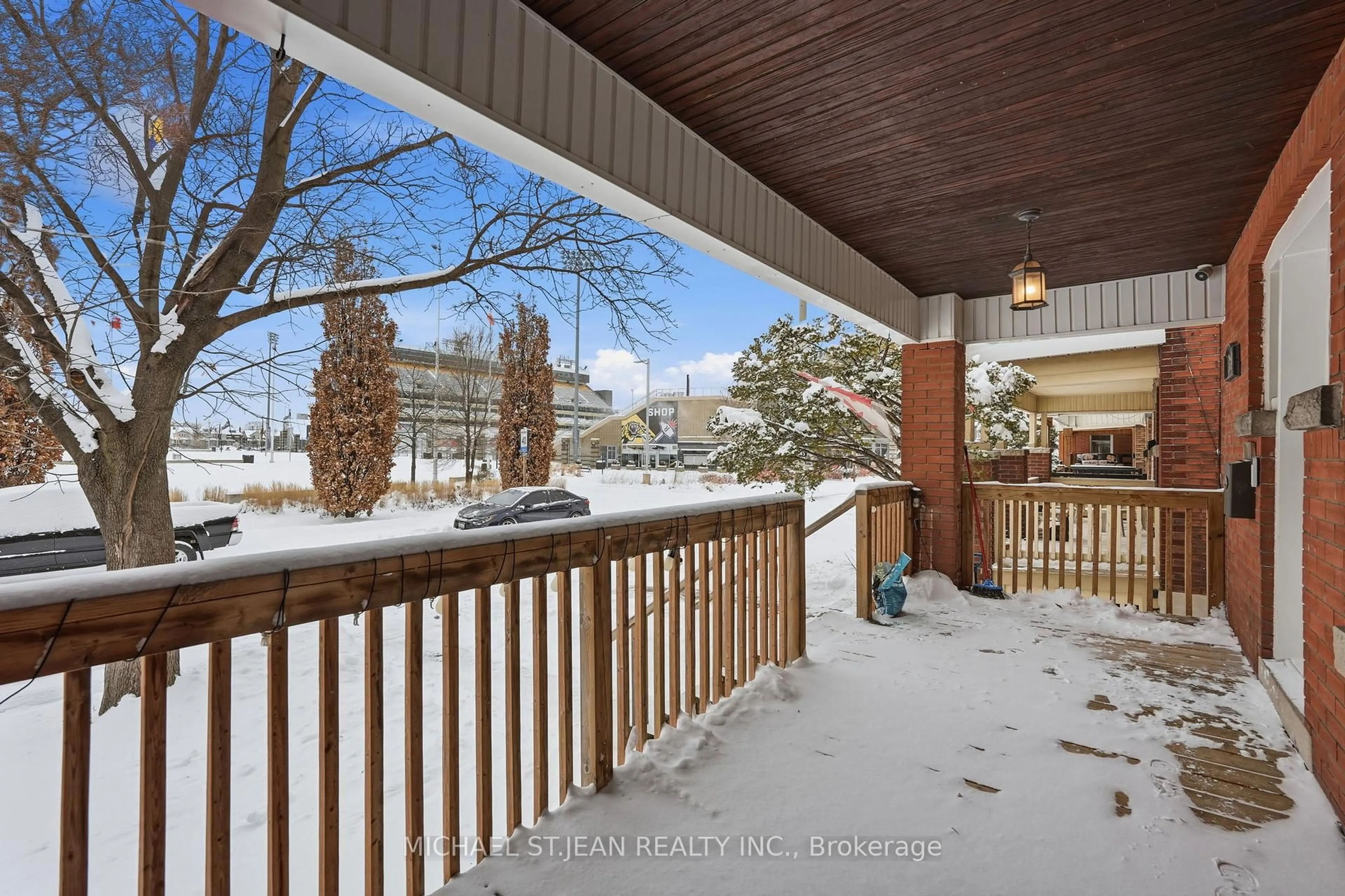 Patio, unknown for 34 Balsam Ave, Hamilton Ontario L8L 6Y3