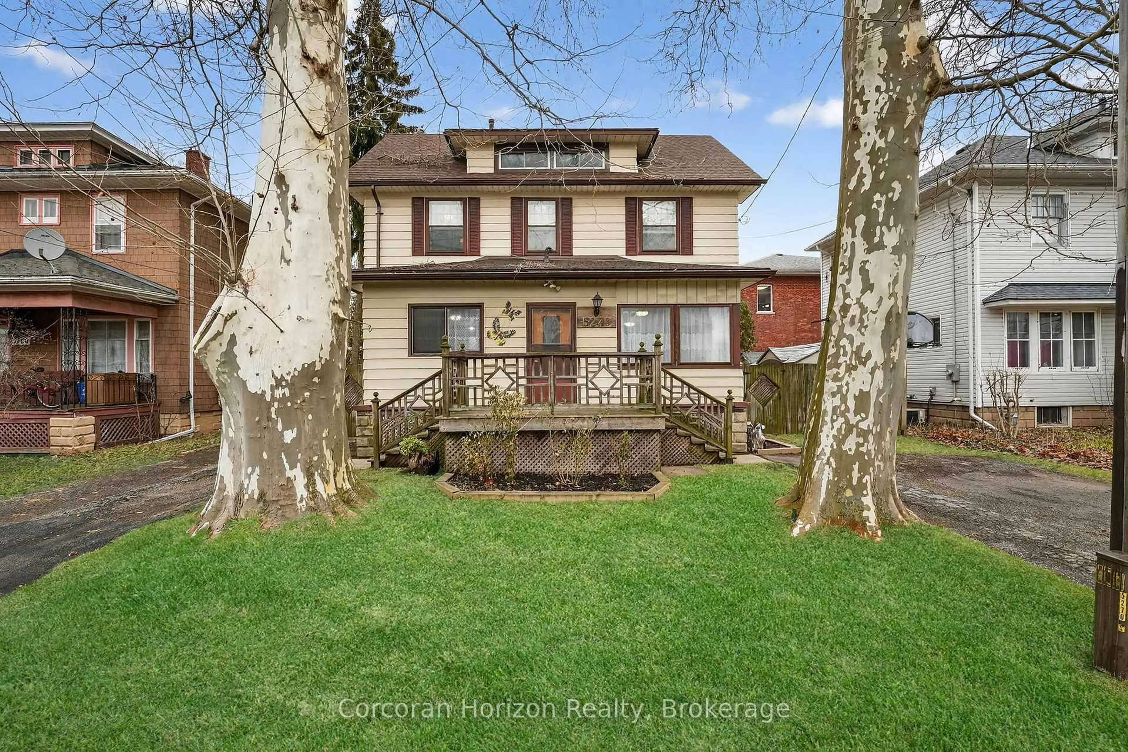 A pic from outside/outdoor area/front of a property/back of a property/a pic from drone, street for 5270 Second Ave, Niagara Falls Ontario L2E 4K2