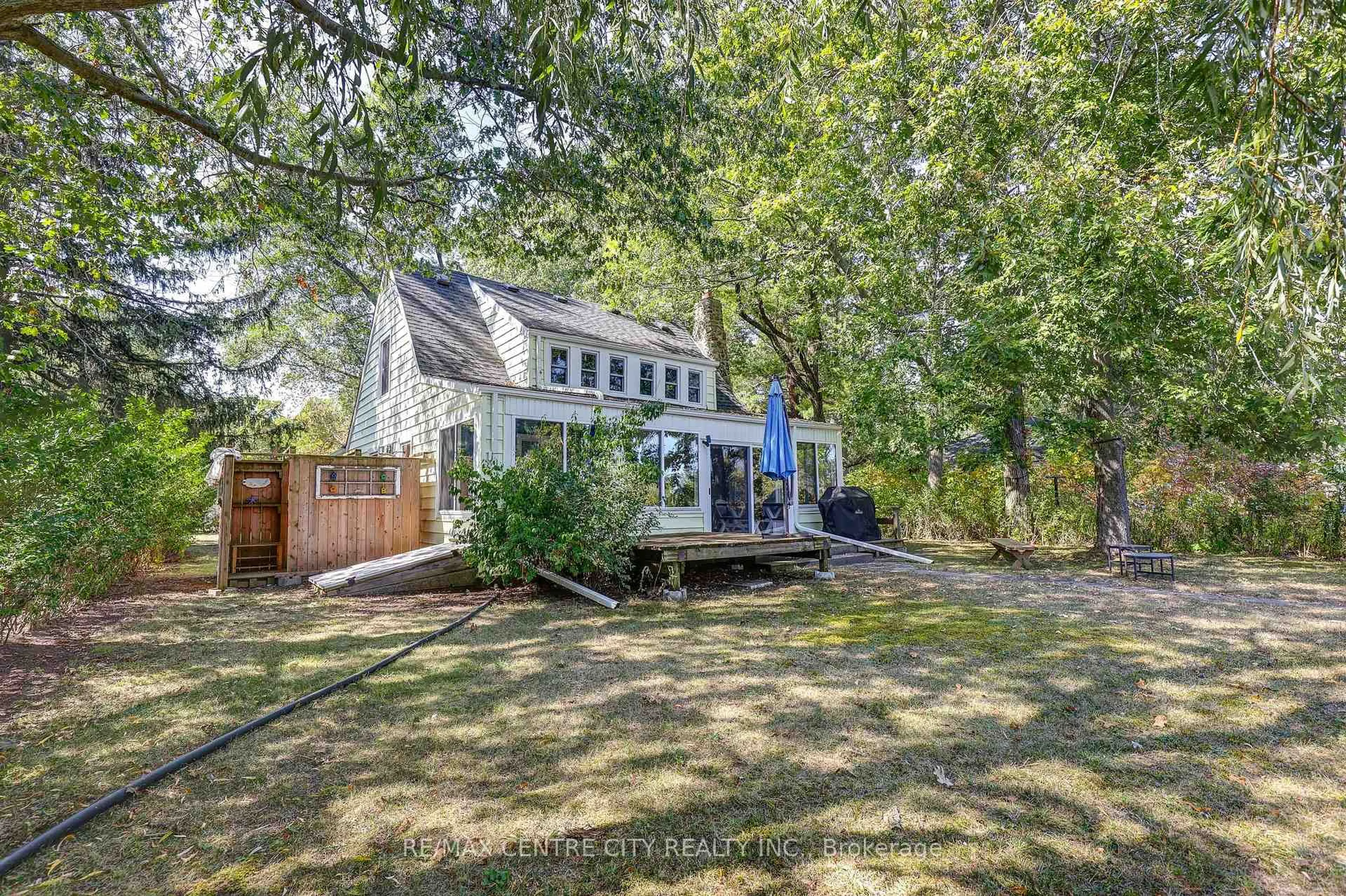 A pic from outside/outdoor area/front of a property/back of a property/a pic from drone, street for 17374 Lakeshore Rd, Chatham-Kent Ontario N0P 1X0