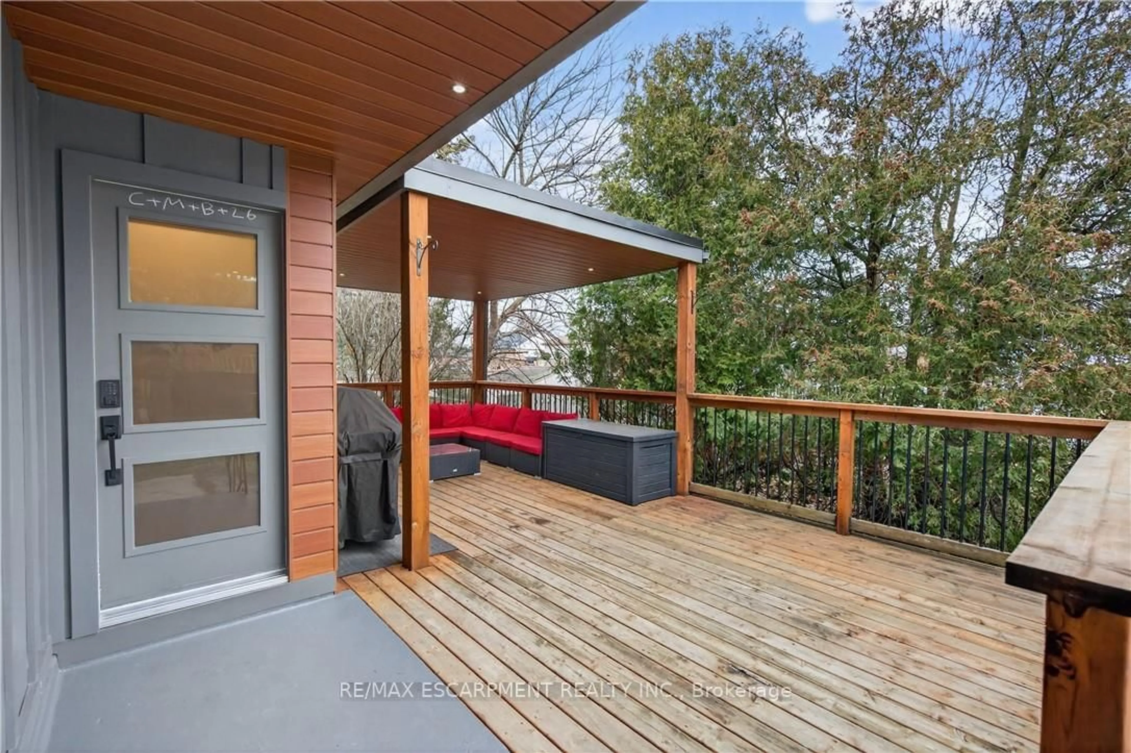 Patio, water/lake/river/ocean view for 486 East 38th St, Hamilton Ontario L8V 4G8