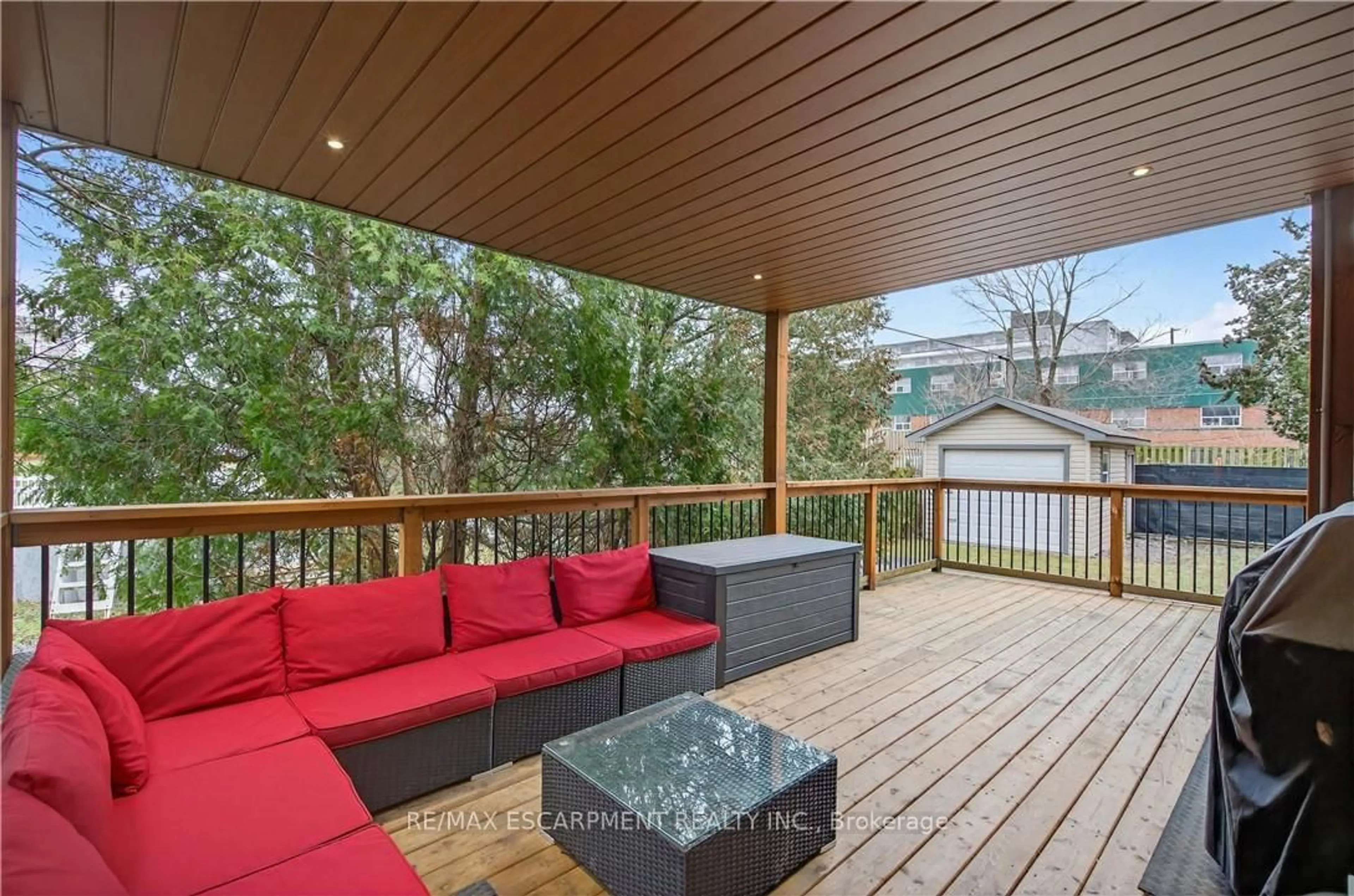 Patio, water/lake/river/ocean view for 486 East 38th St, Hamilton Ontario L8V 4G8