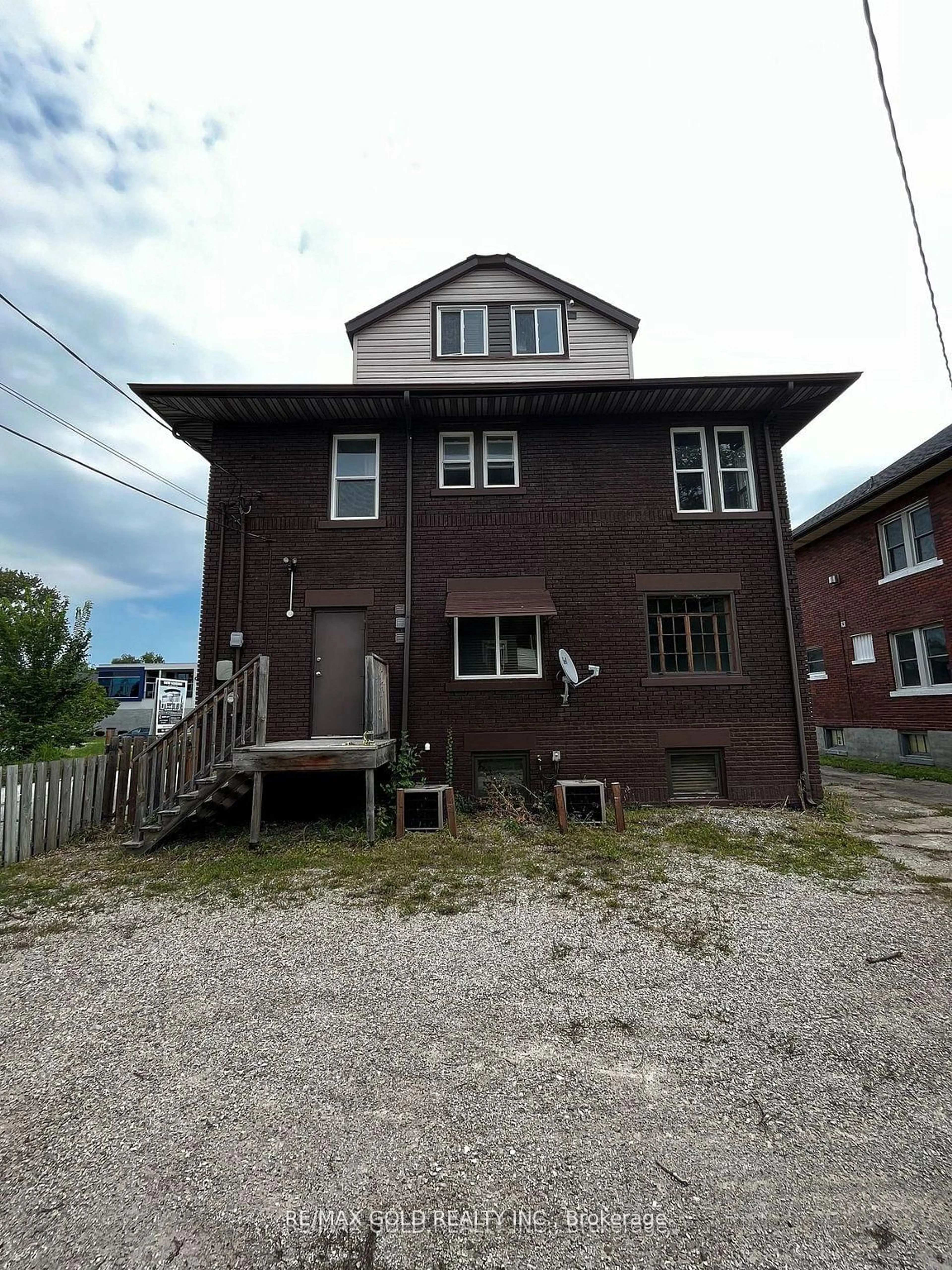 Home with brick exterior material, building for 1575 Ouellette Ave, Windsor Ontario N8X 1K5