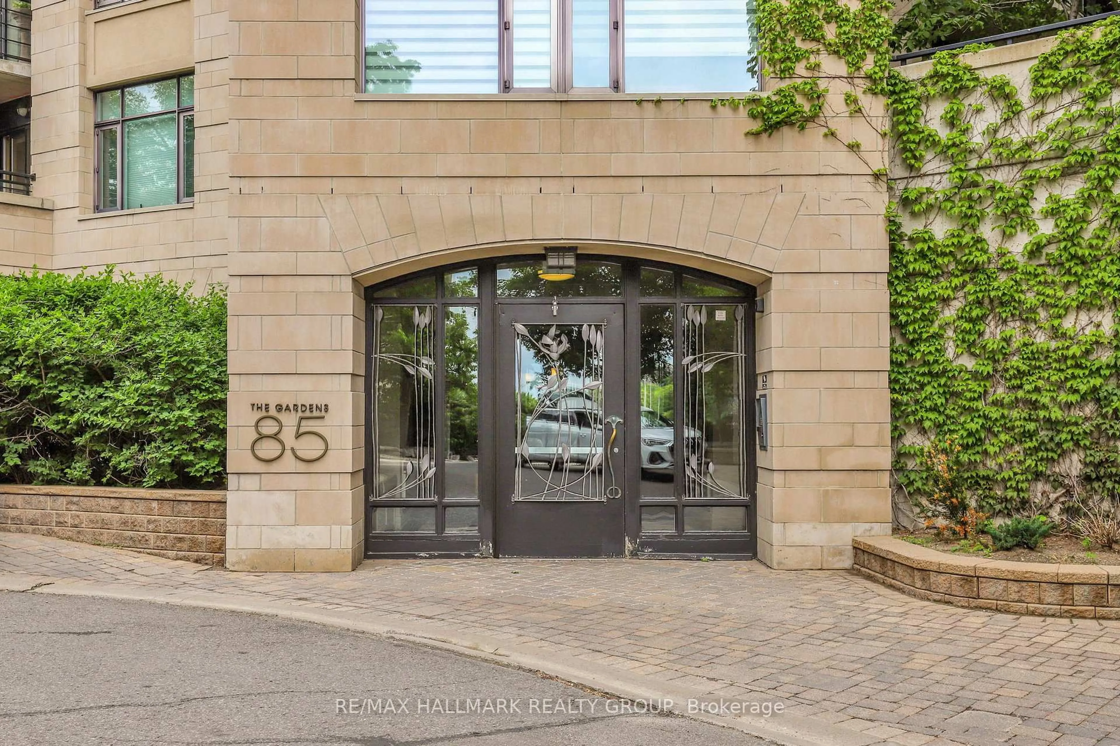 Indoor foyer for 85 BRONSON Ave #1003, Ottawa Ontario K1R 6G7