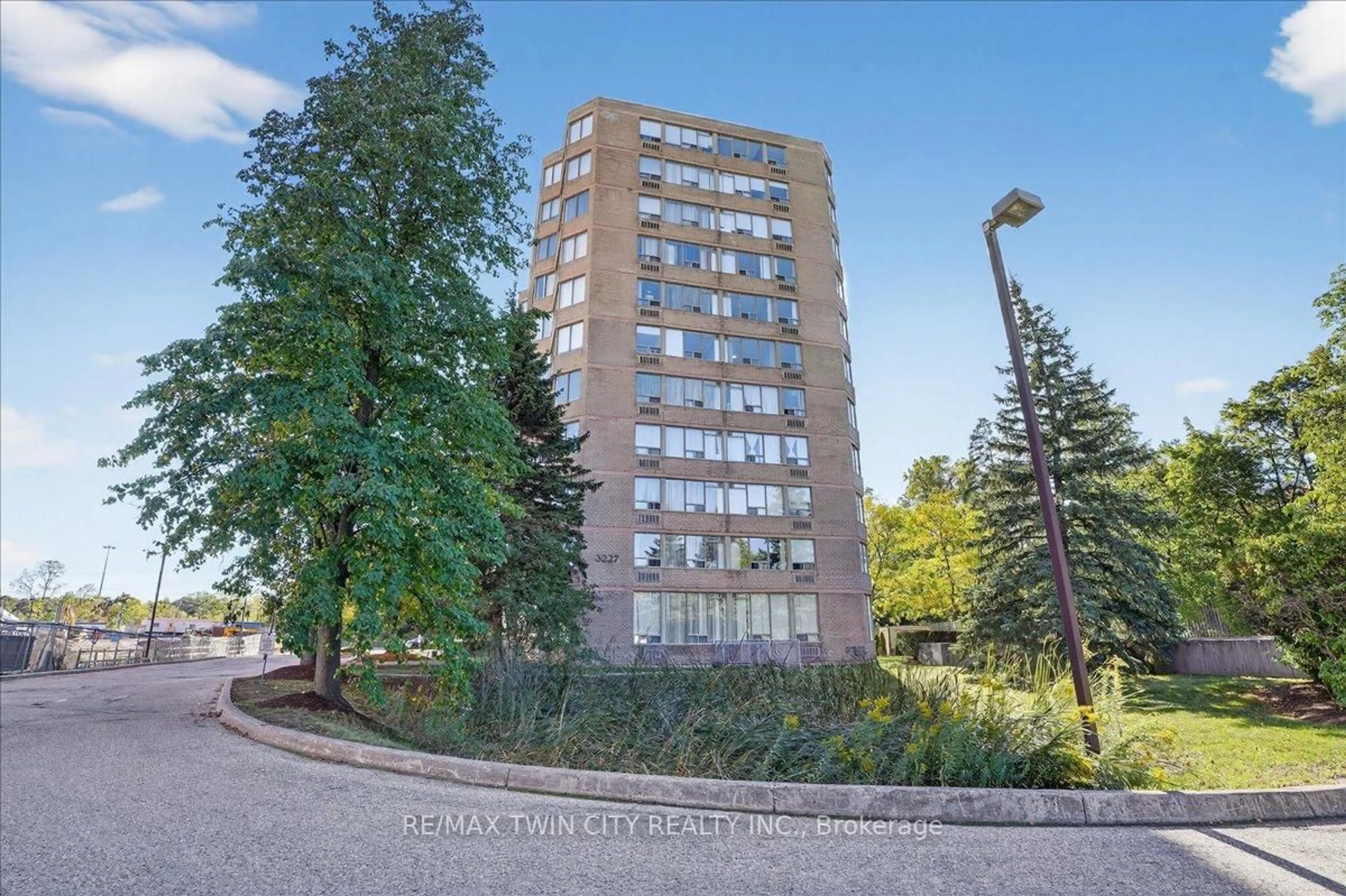 A pic from outside/outdoor area/front of a property/back of a property/a pic from drone, building for 3227 King St #506, Kitchener Ontario N2A 3Z9