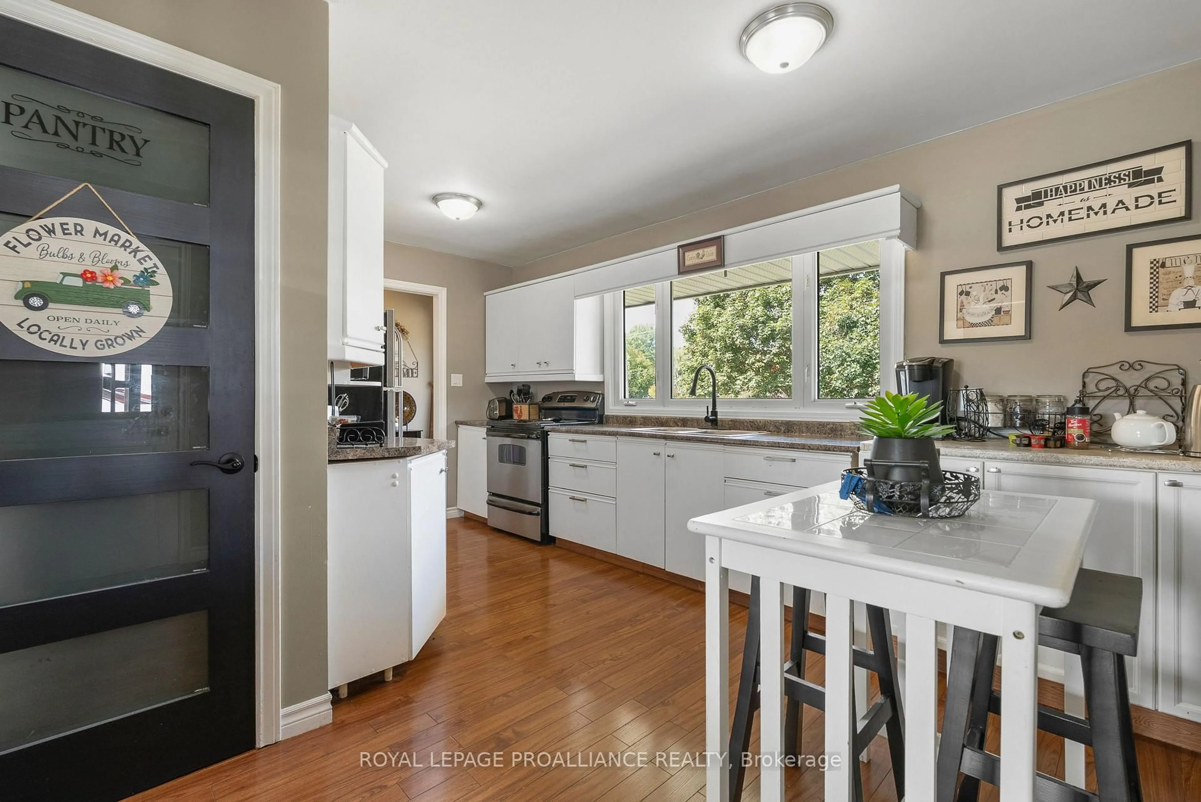 Open concept kitchen, unknown for 16395 Highway 2 Highway, Trenton Ontario K8V 5P7