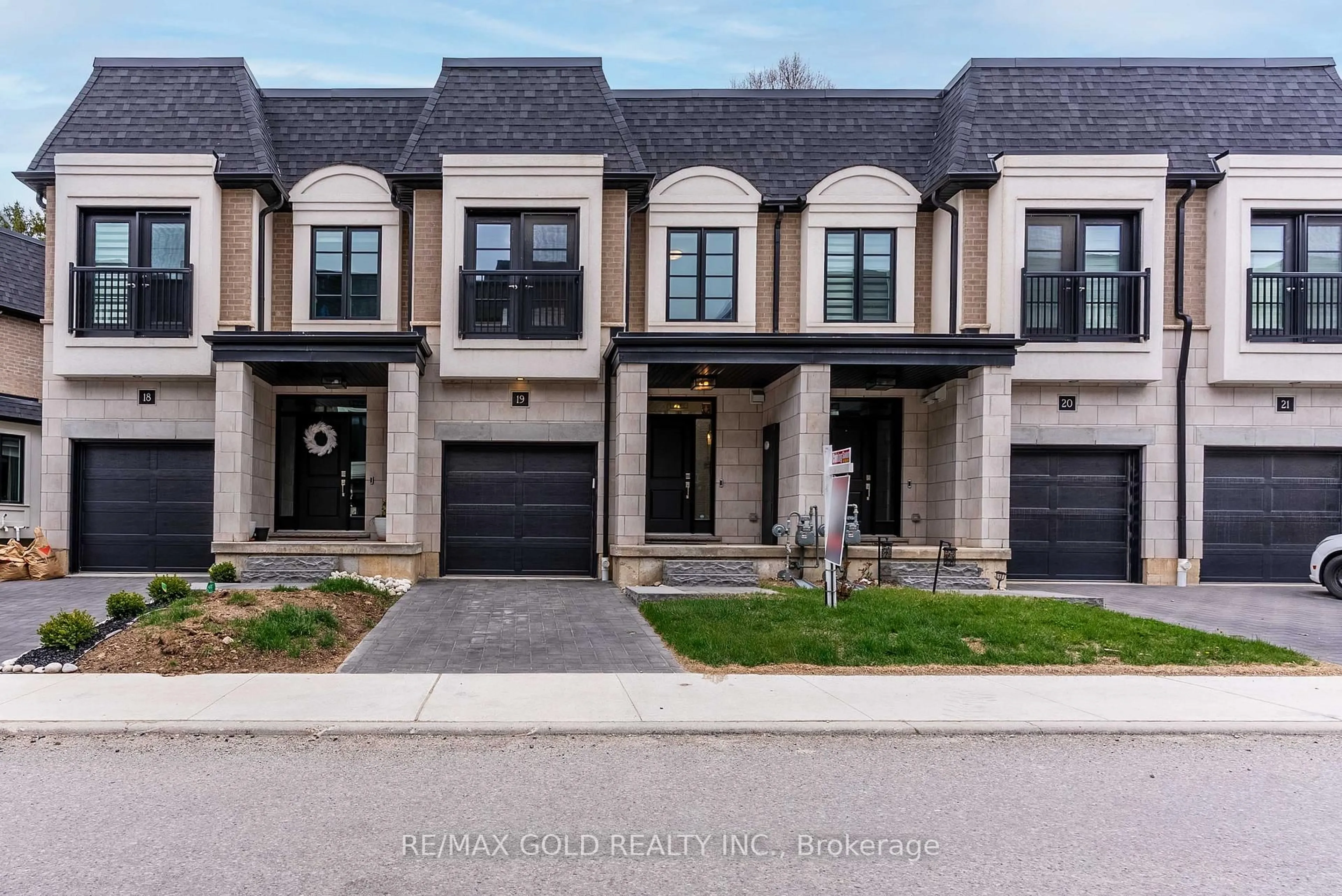 Home with brick exterior material, street for 143 Elgin St #19, Cambridge Ontario N1R 0E1