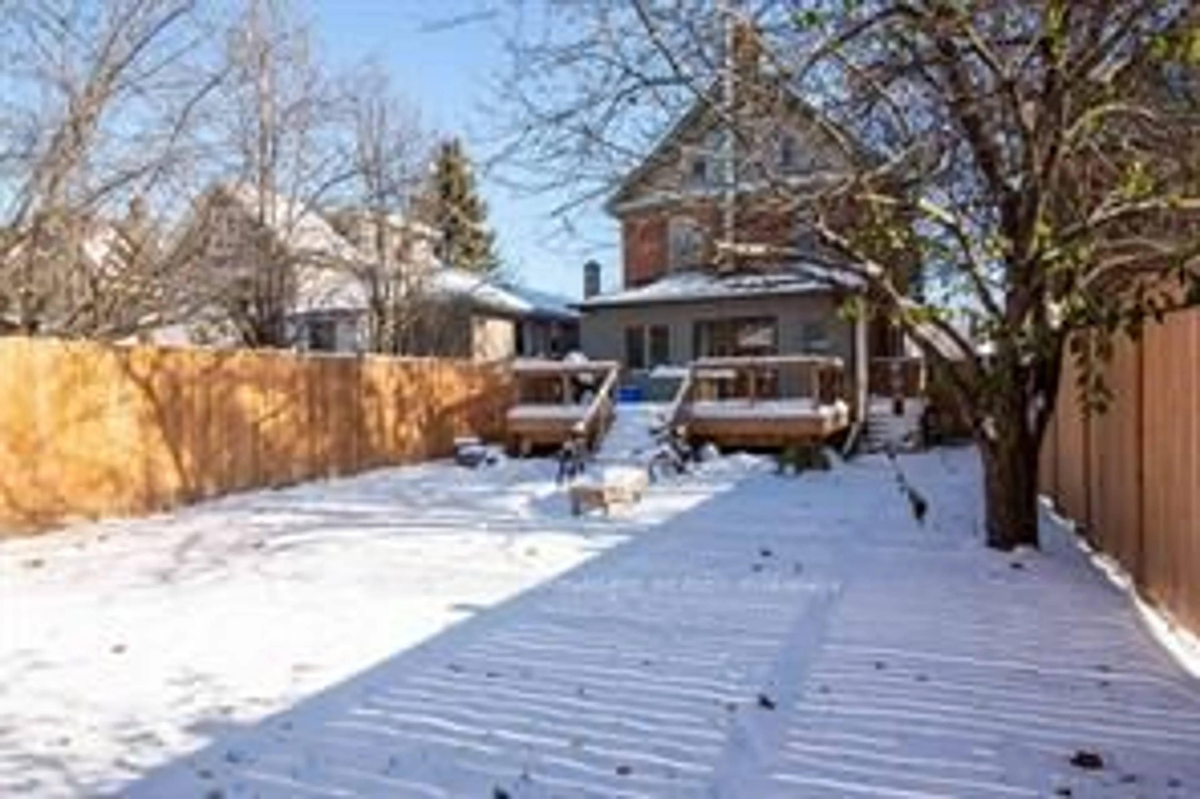 A pic from outside/outdoor area/front of a property/back of a property/a pic from drone, street for 310 Victoria St, Kingston Ontario K7L 3Z1