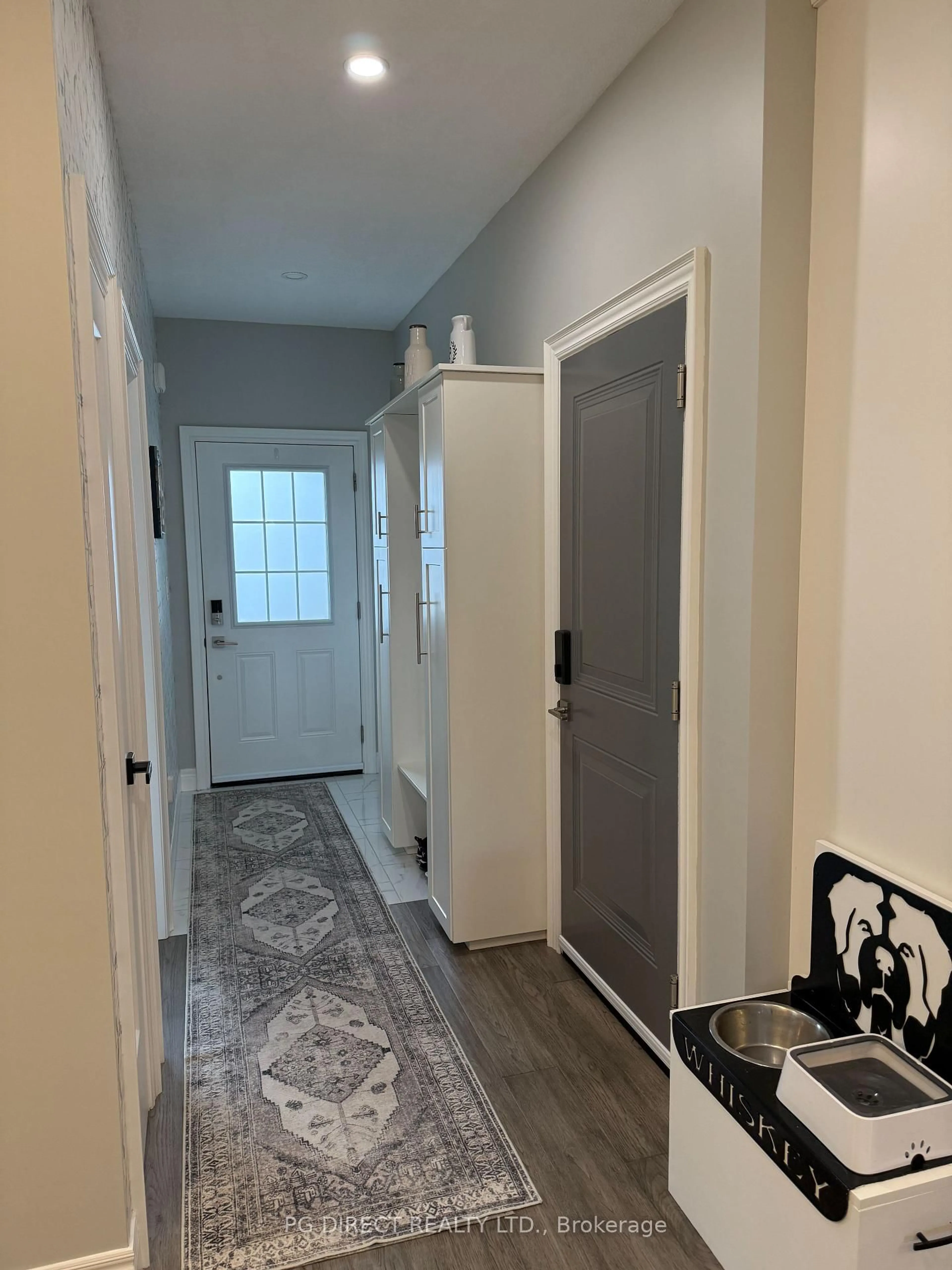 Indoor entryway for 61A Haddington St, Haldimand Ontario N3W 2N4
