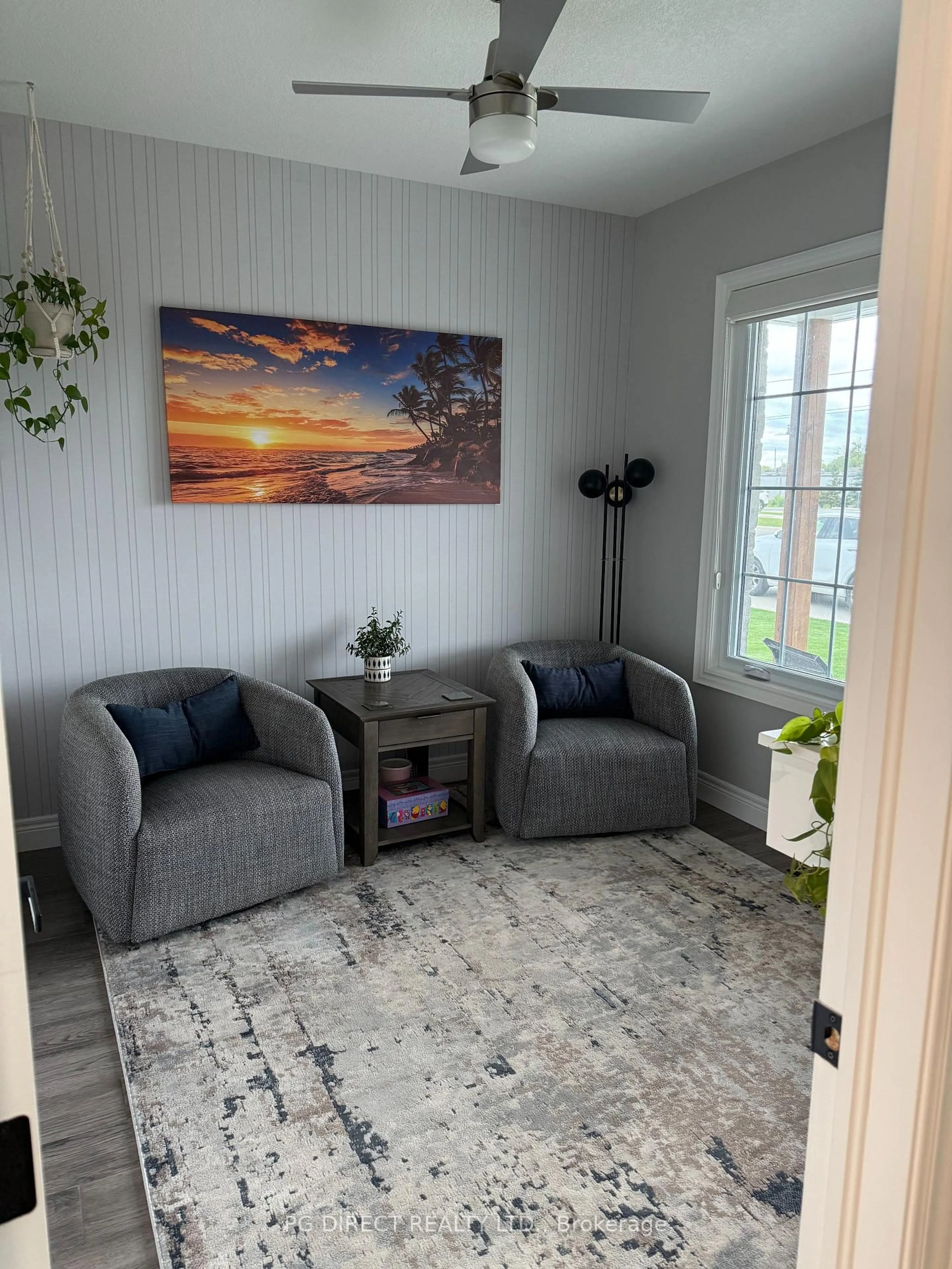 Indoor entryway for 61A Haddington St, Haldimand Ontario N3W 2N4