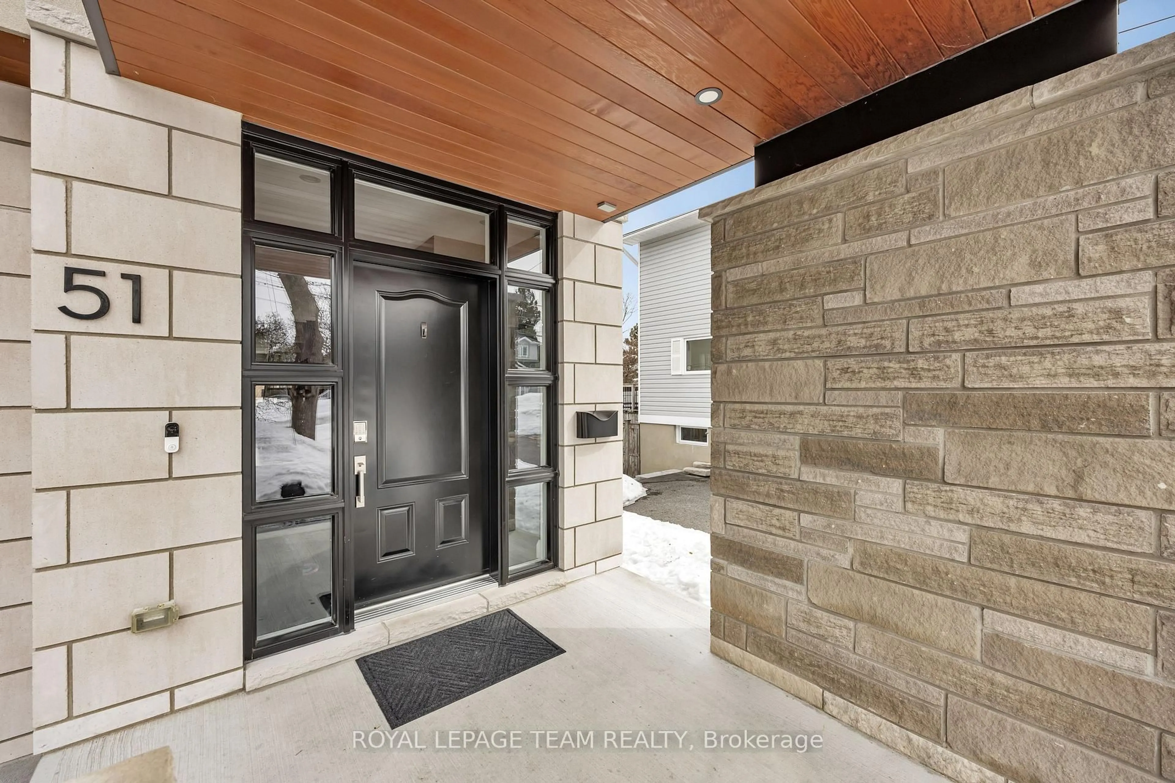 Indoor entryway for 51 Aylen Ave, Ottawa Ontario K2A 3P6