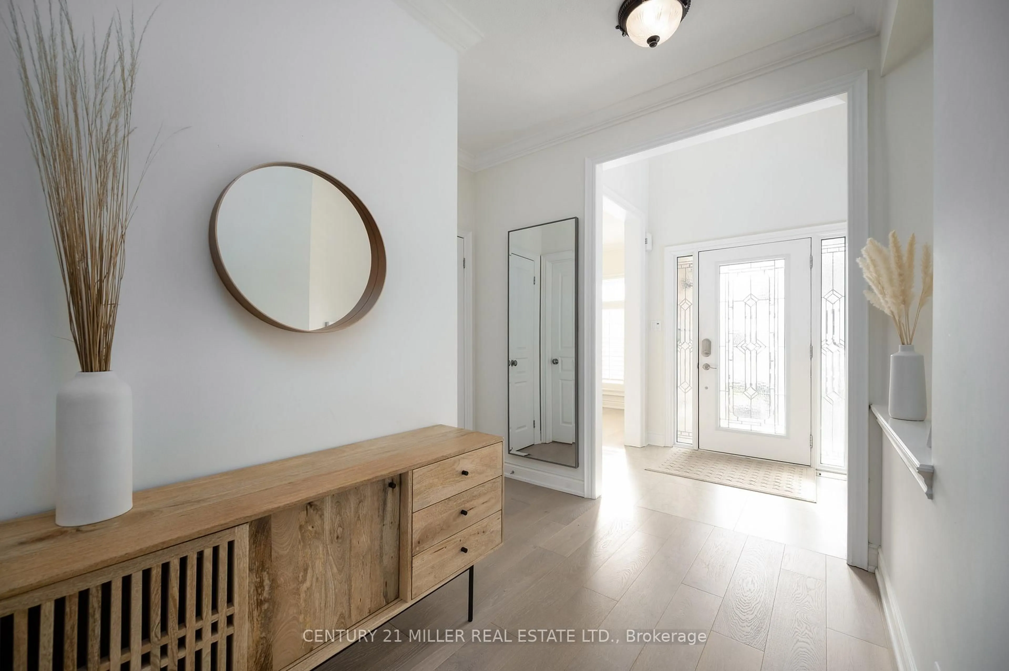 Indoor entryway for 3549 King St, Lincoln Ontario L0R 2C0