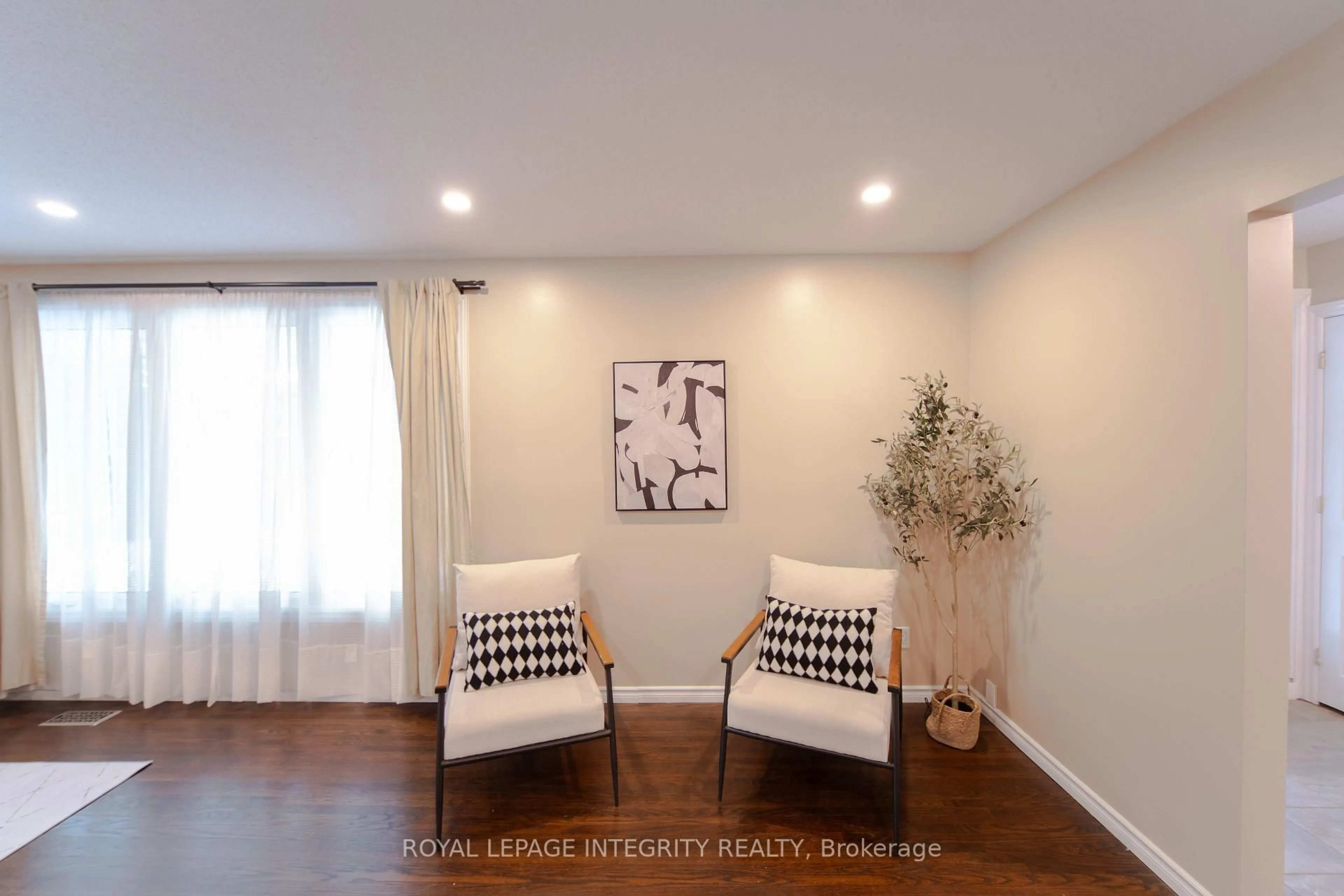 Unknown for 1953 MARQUIS Ave, Ottawa Ontario K1J 8J3