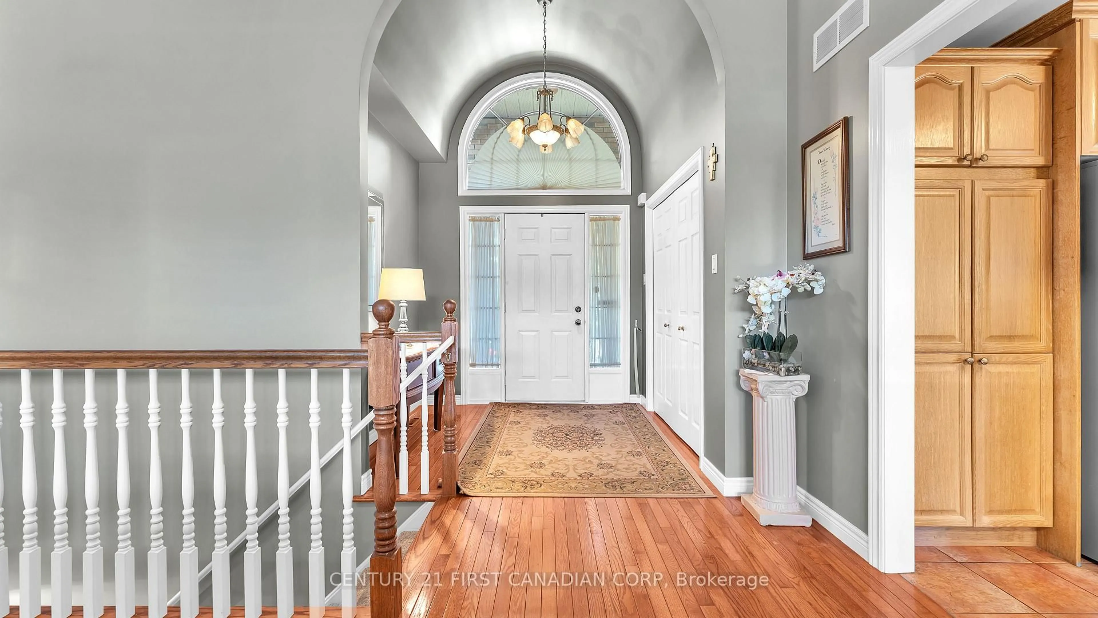 Indoor entryway for 79 Wintergarden Rd, London East Ontario N5Y 5M3