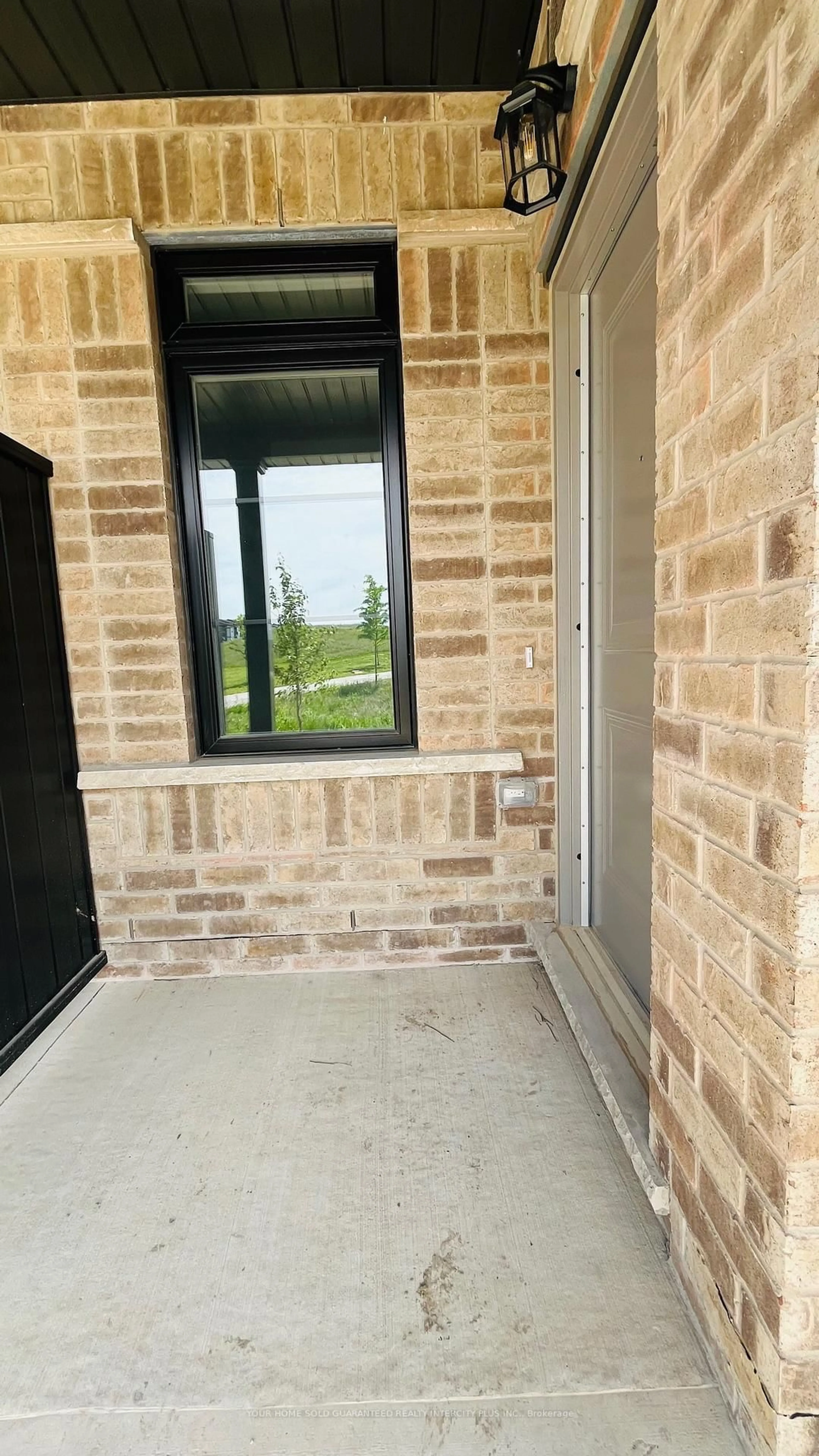 Indoor entryway for 24 Lomond Lane, Kitchener Ontario N2R 1R7