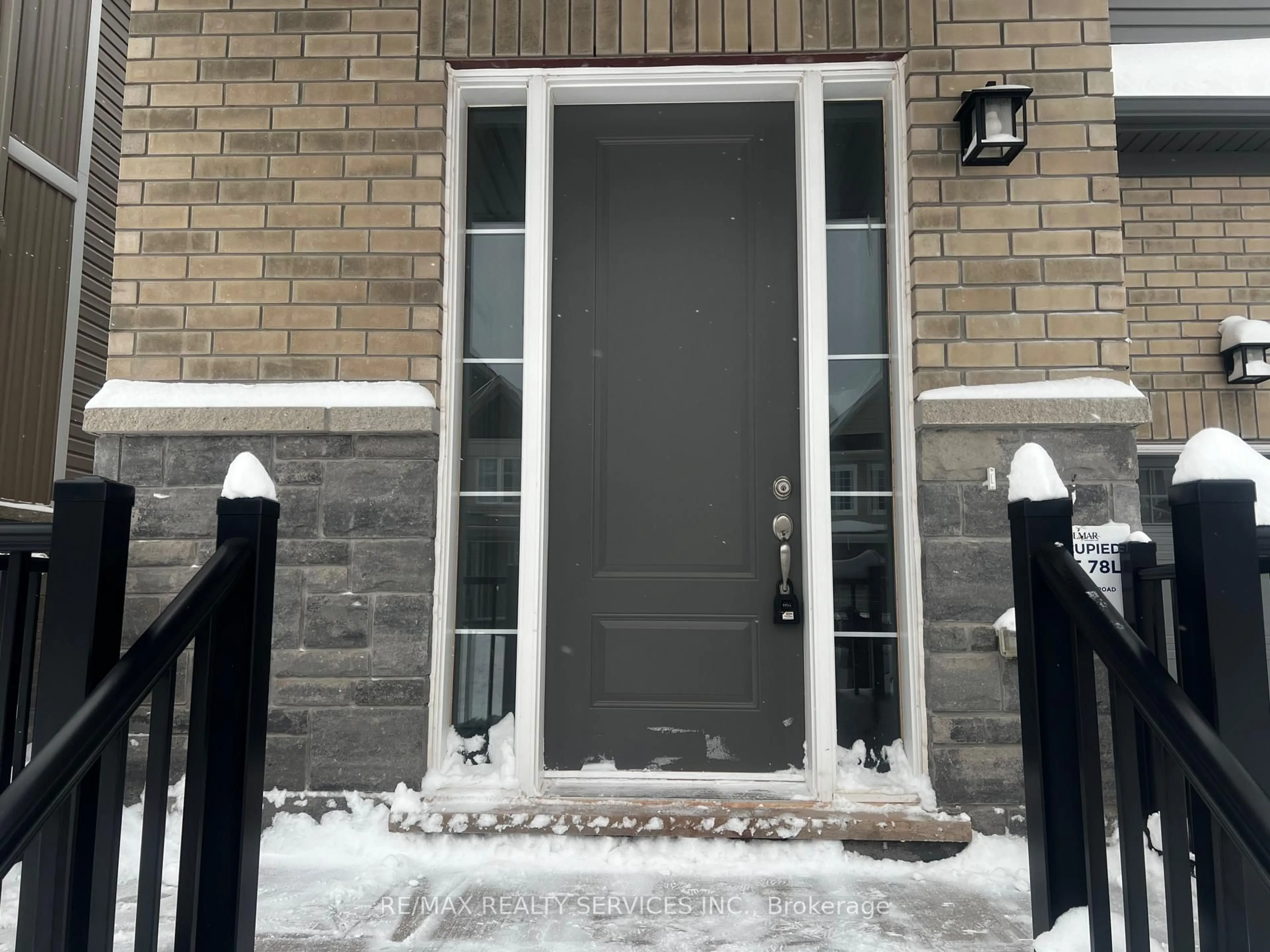 Indoor entryway for 144 Sanders Rd, Erin Ontario N0B 1T0