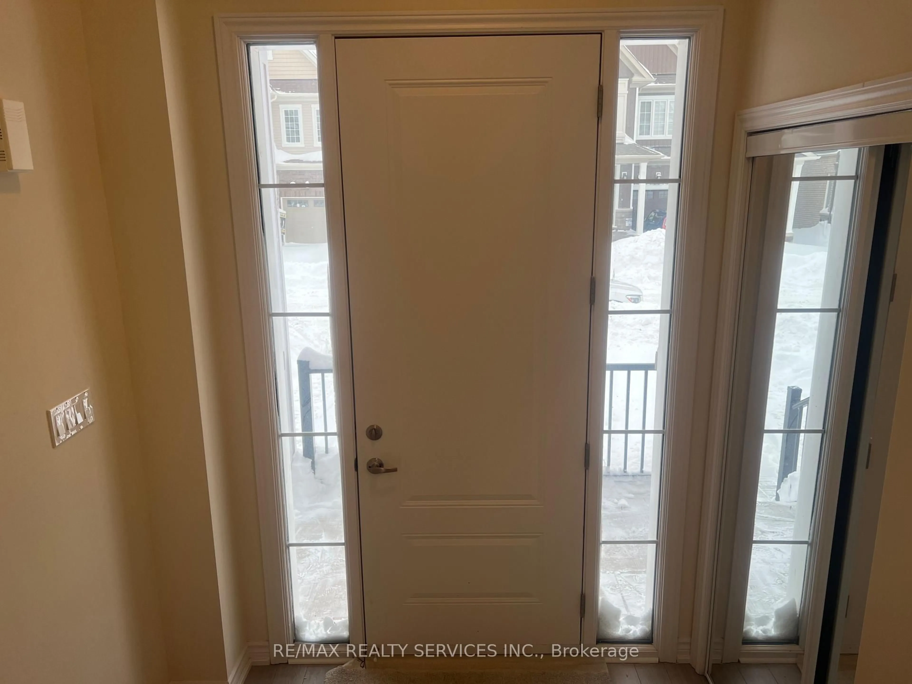 Indoor entryway for 144 Sanders Rd, Erin Ontario N0B 1T0