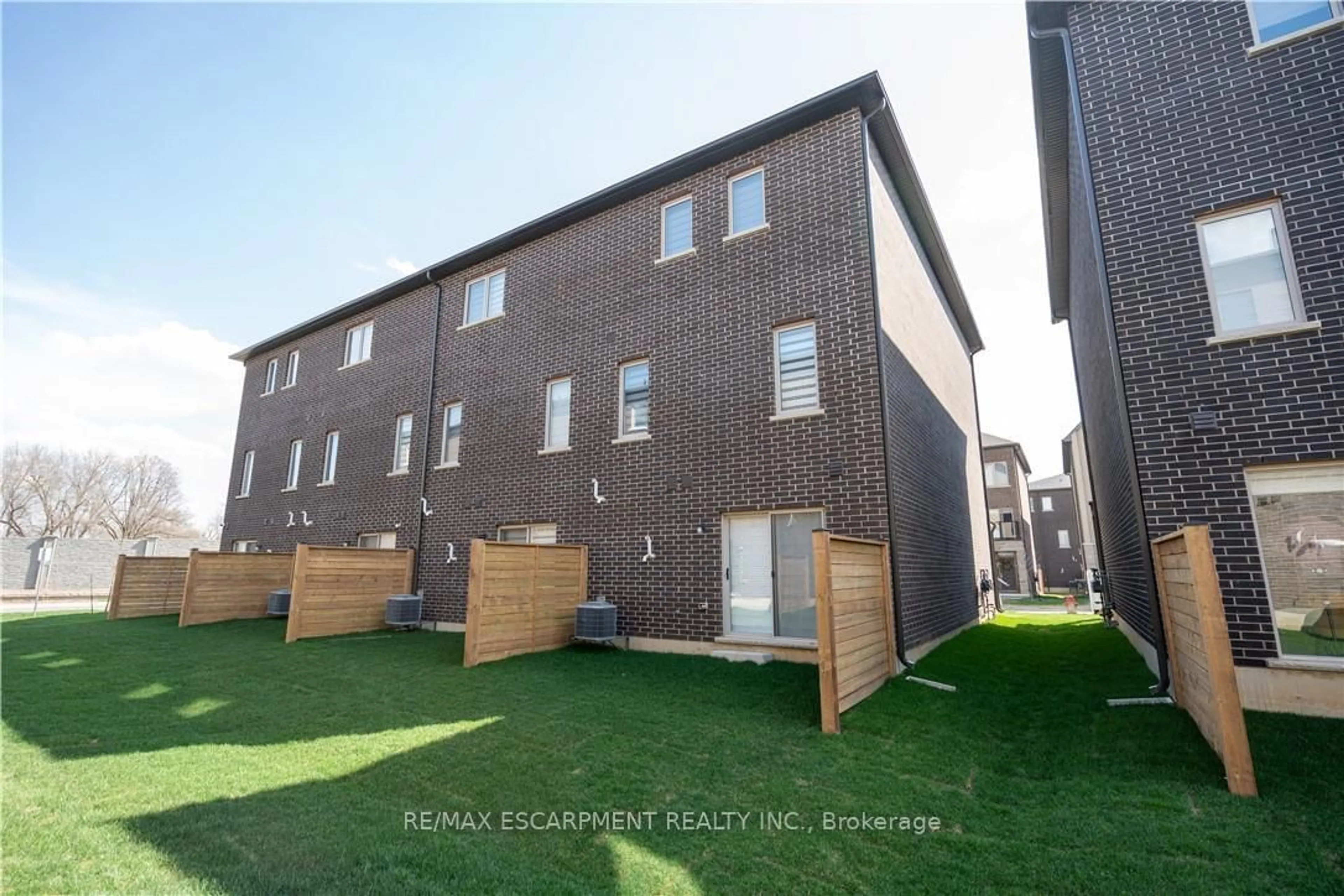 A pic from outside/outdoor area/front of a property/back of a property/a pic from drone, unknown for 15 Raspberry Lane, Hamilton Ontario L0R 1W0