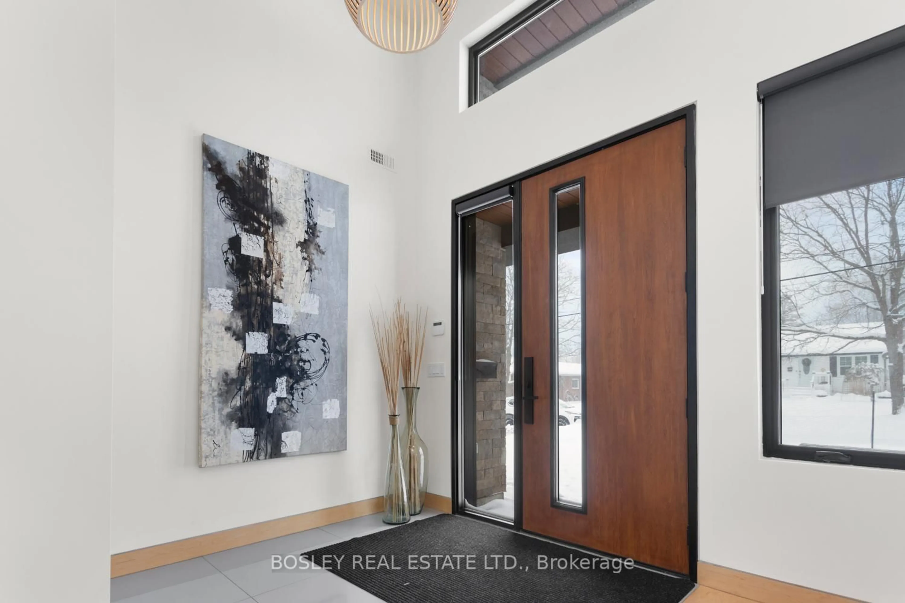 Indoor entryway for 271B Tweed St, Cobourg Ontario K9A 2R8