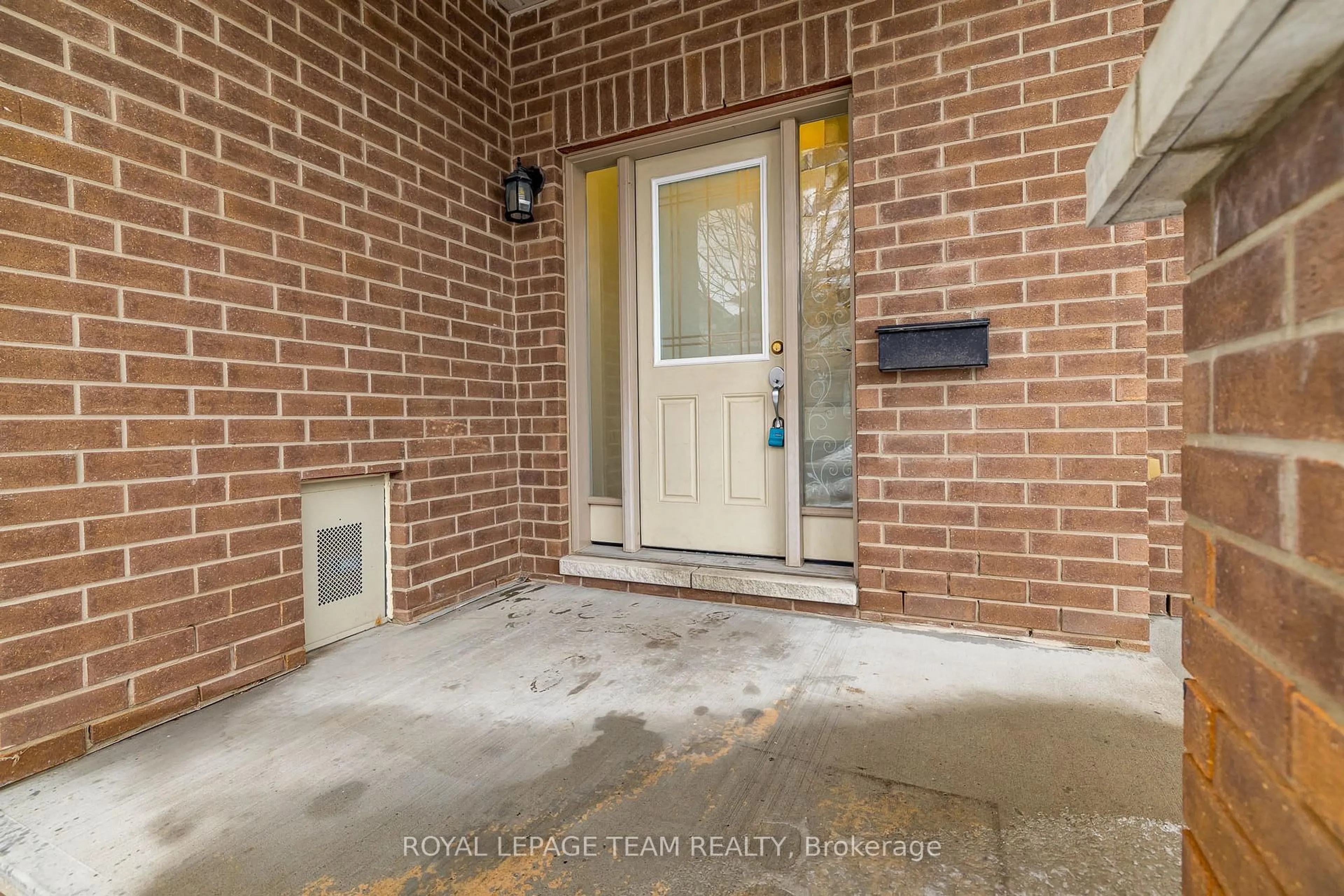 Indoor entryway for 604 Via Campanale Ave, Nepean Ontario K2J 4X1