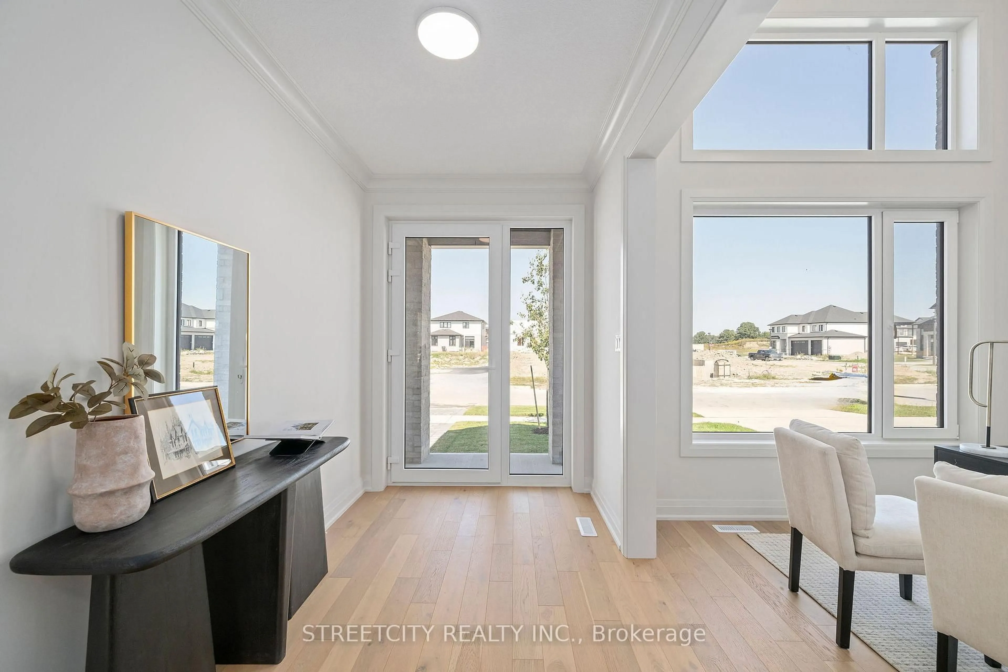 Indoor entryway for 337 Manhattan Dr, London South Ontario N6K 0L5