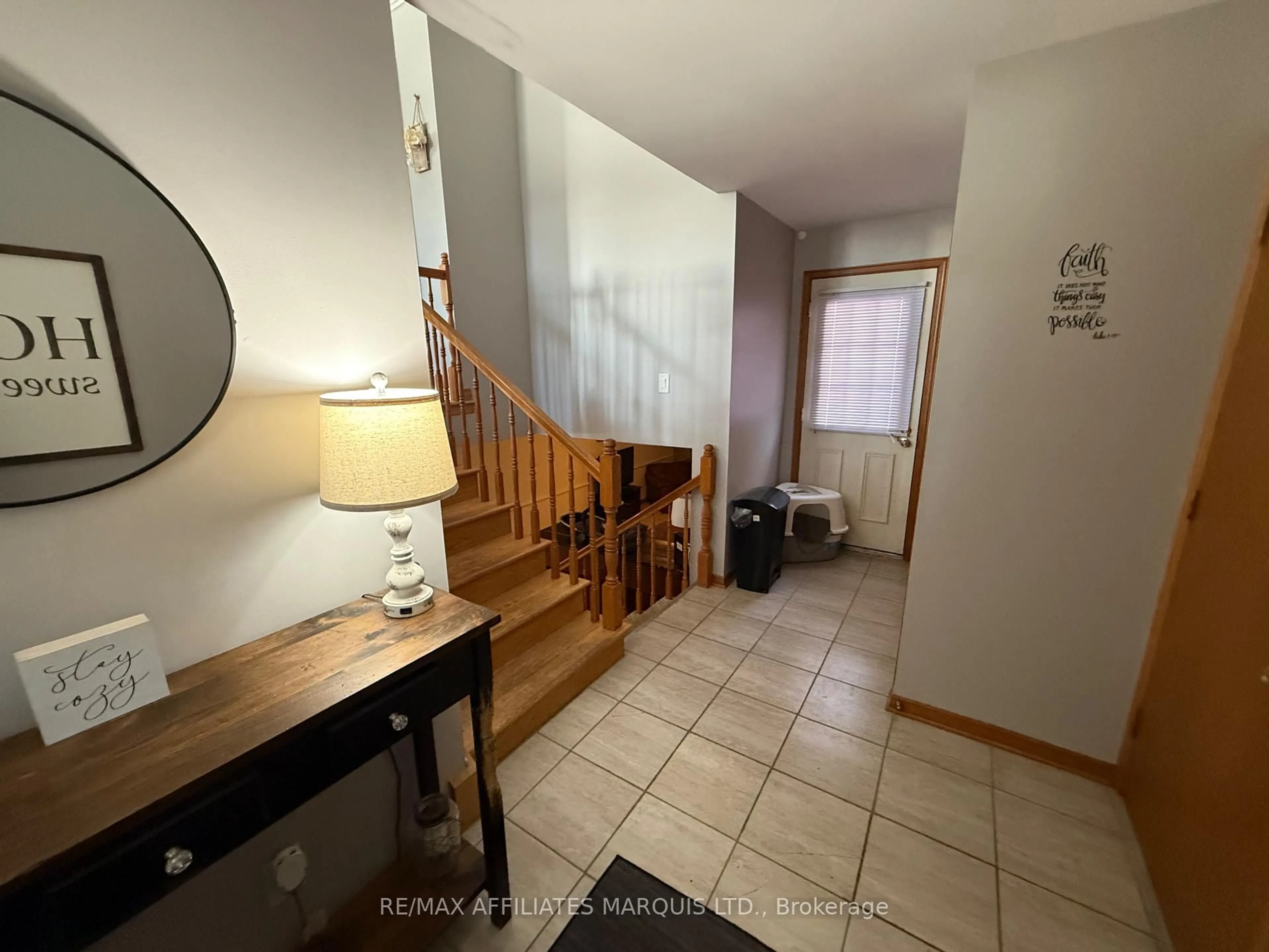 Indoor entryway for 1901 Concorde Ave, Cornwall Ontario K6H 6M3