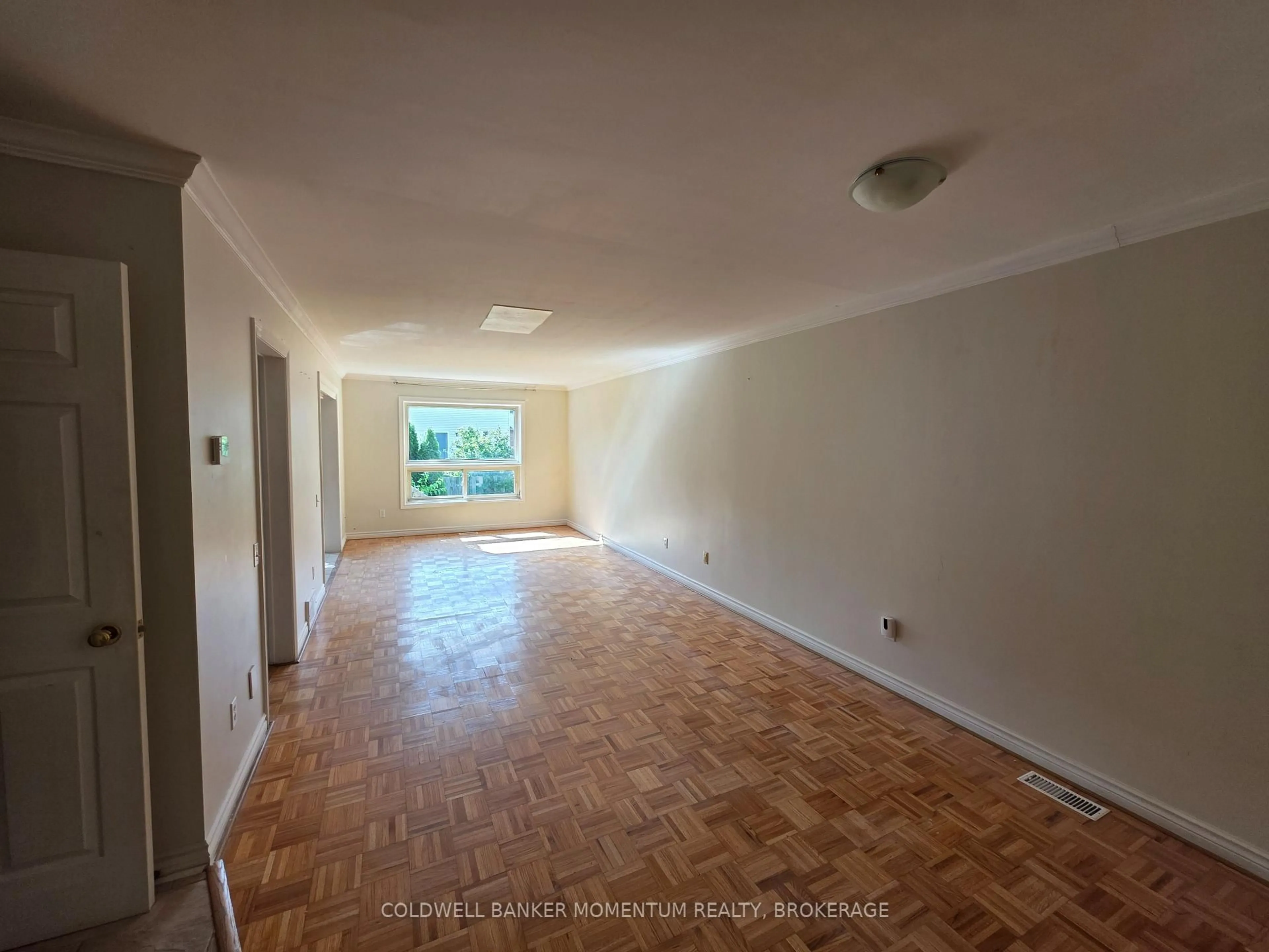 A pic of a room for 7 Terrama Crt, St. Catharines Ontario L2S 3X1