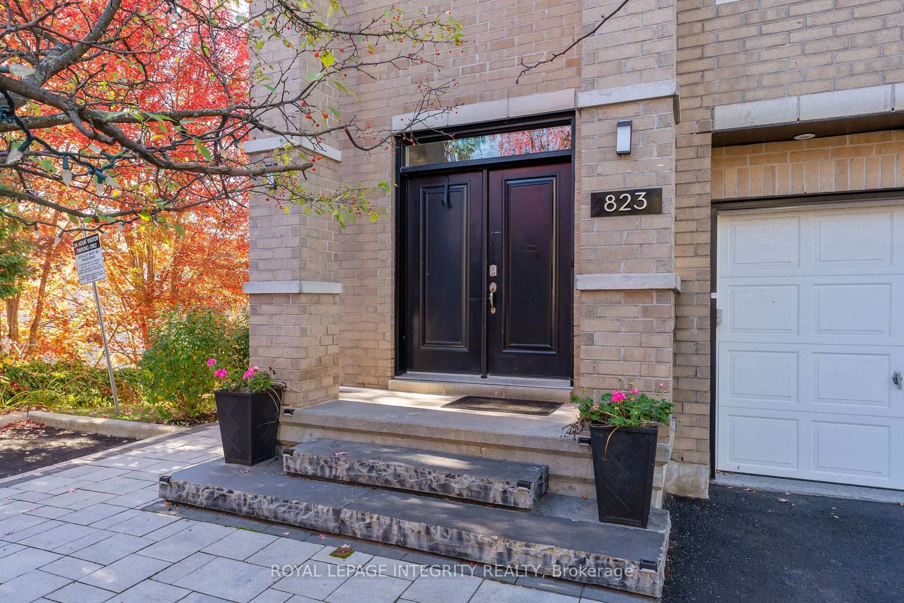 Indoor entryway for 823 Petra Private, Ottawa Ontario K2T 0G3