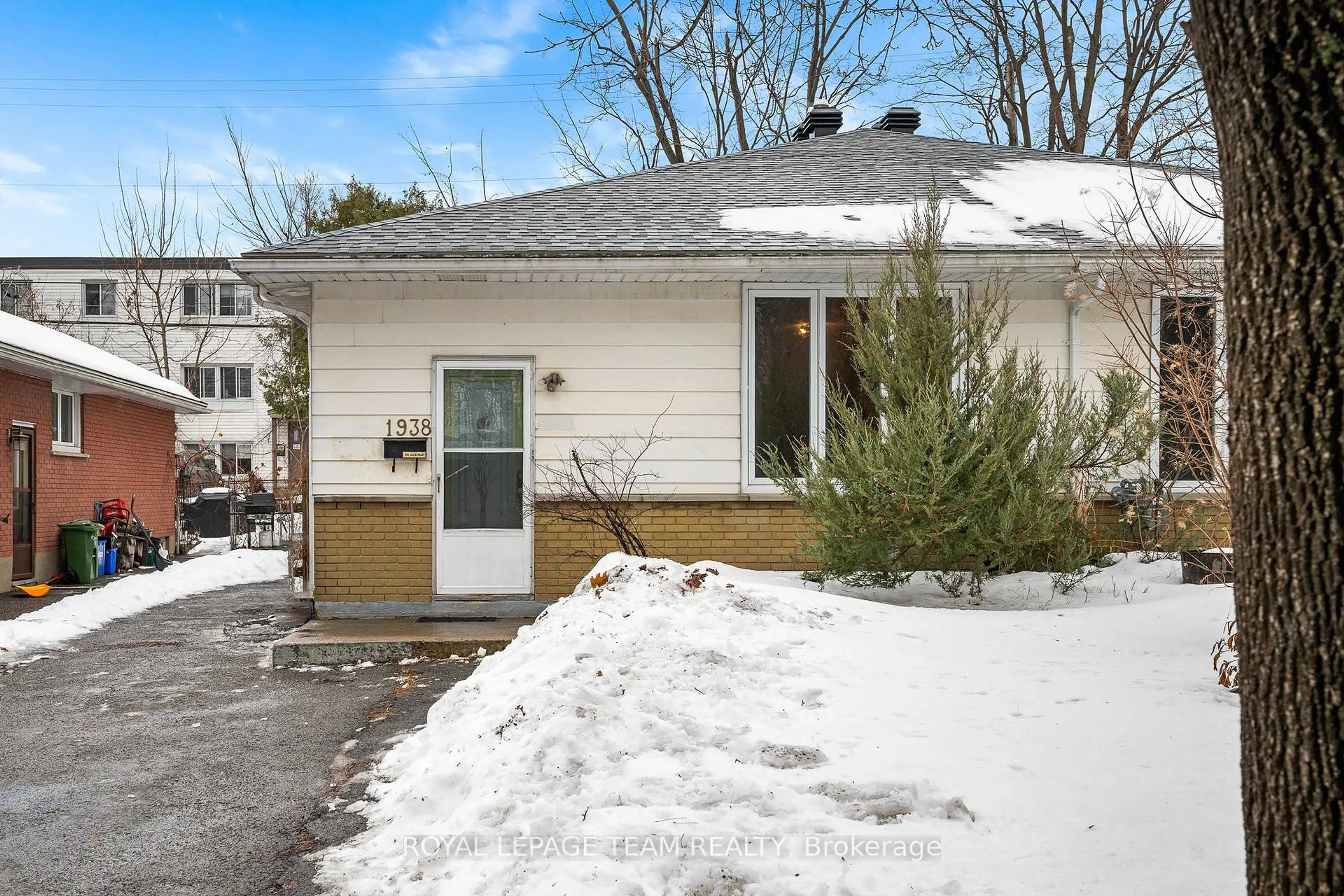 Unknown for 1938 Bromley Rd, Ottawa Ontario K2A 1C2