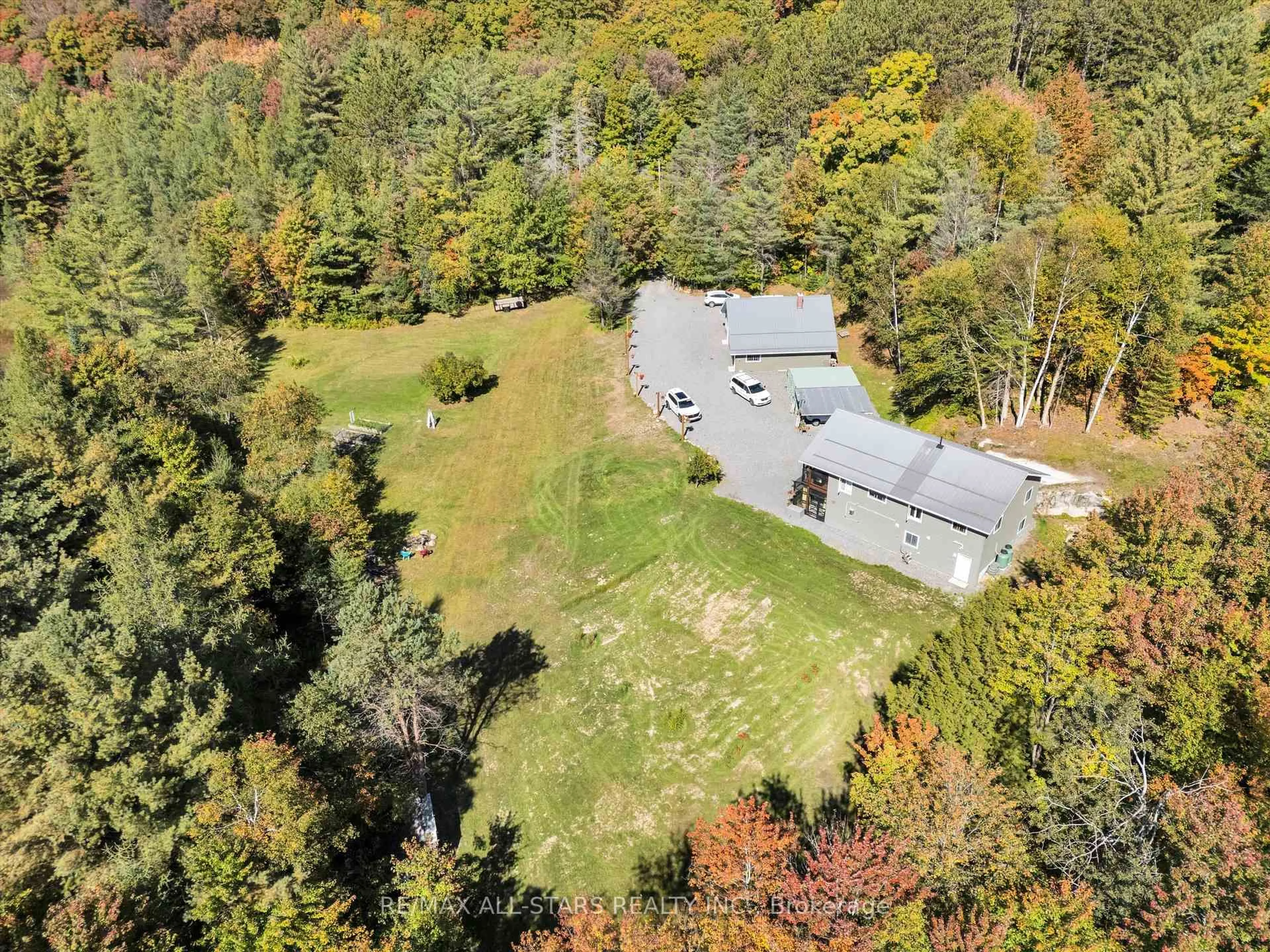 A pic from outside/outdoor area/front of a property/back of a property/a pic from drone, forest/trees view for 1435 Falkenburg Rd, Muskoka Lakes Ontario P1L 1X4