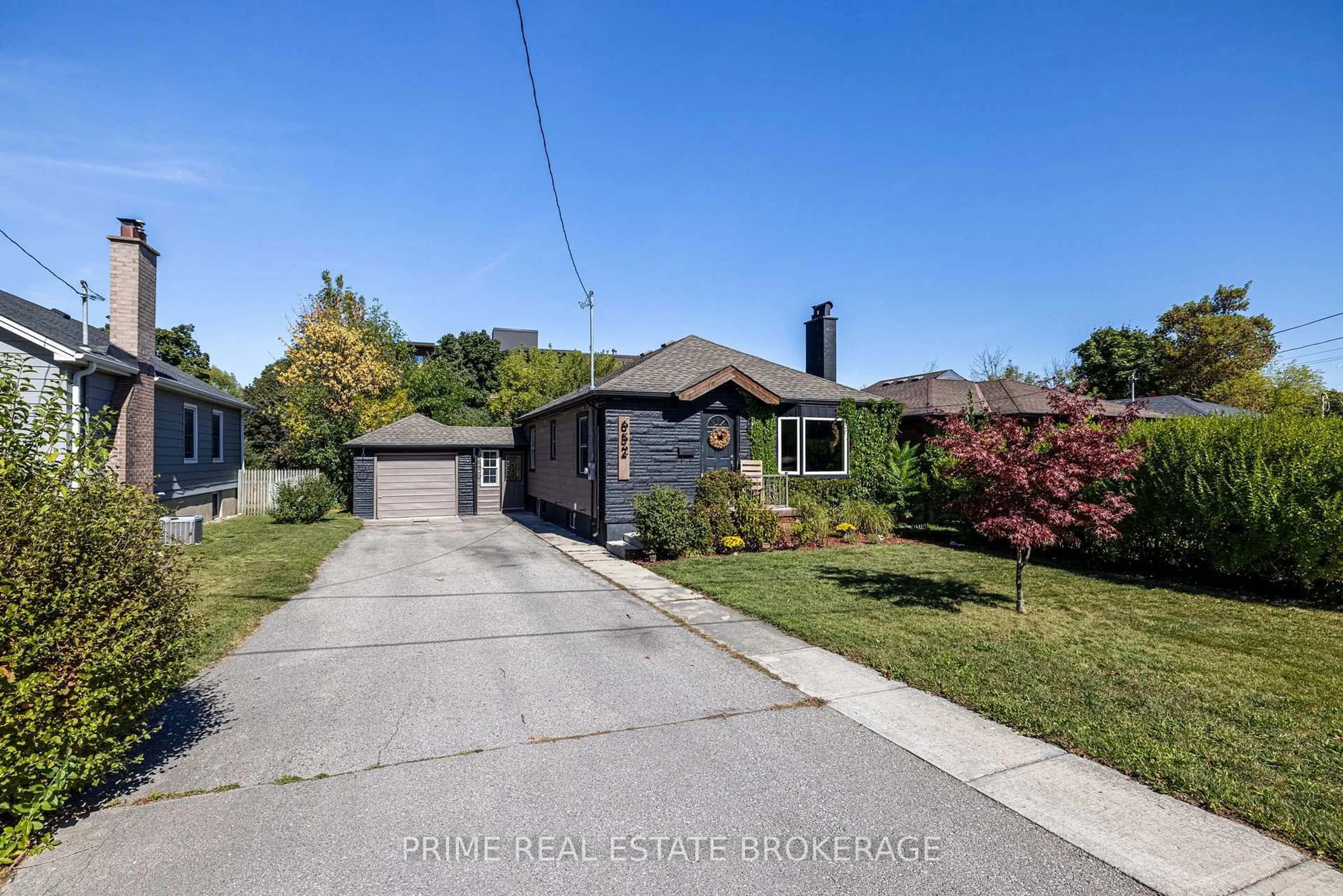 A pic from outside/outdoor area/front of a property/back of a property/a pic from drone, street for 652 Percy St, London South Ontario N6C 2L7