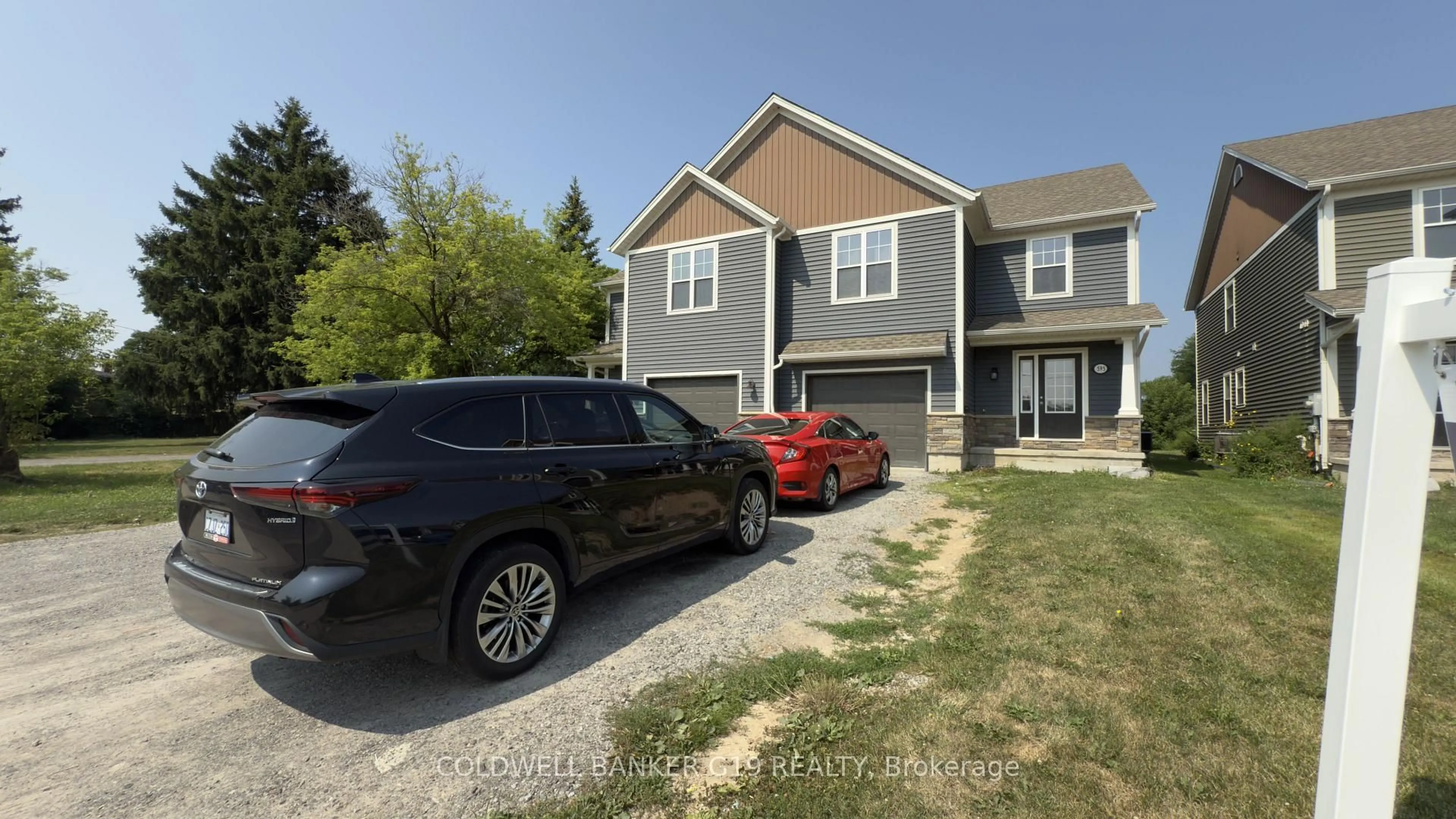 A pic from outside/outdoor area/front of a property/back of a property/a pic from drone, street for 595 First Ave, Welland Ontario L3C 6Z8