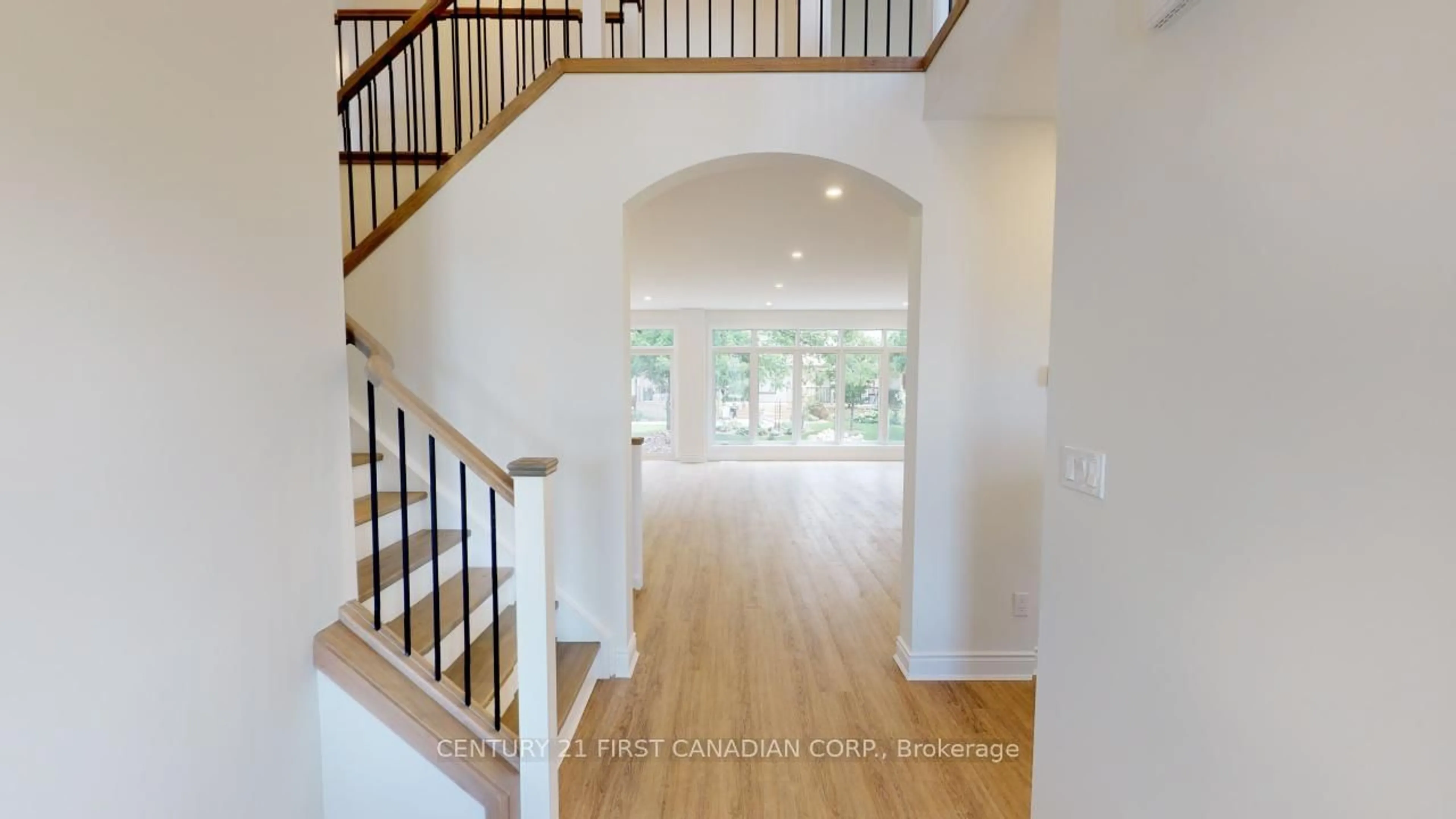 Indoor entryway for 118 Sheldabren St, North Middlesex Ontario N0M 1A0