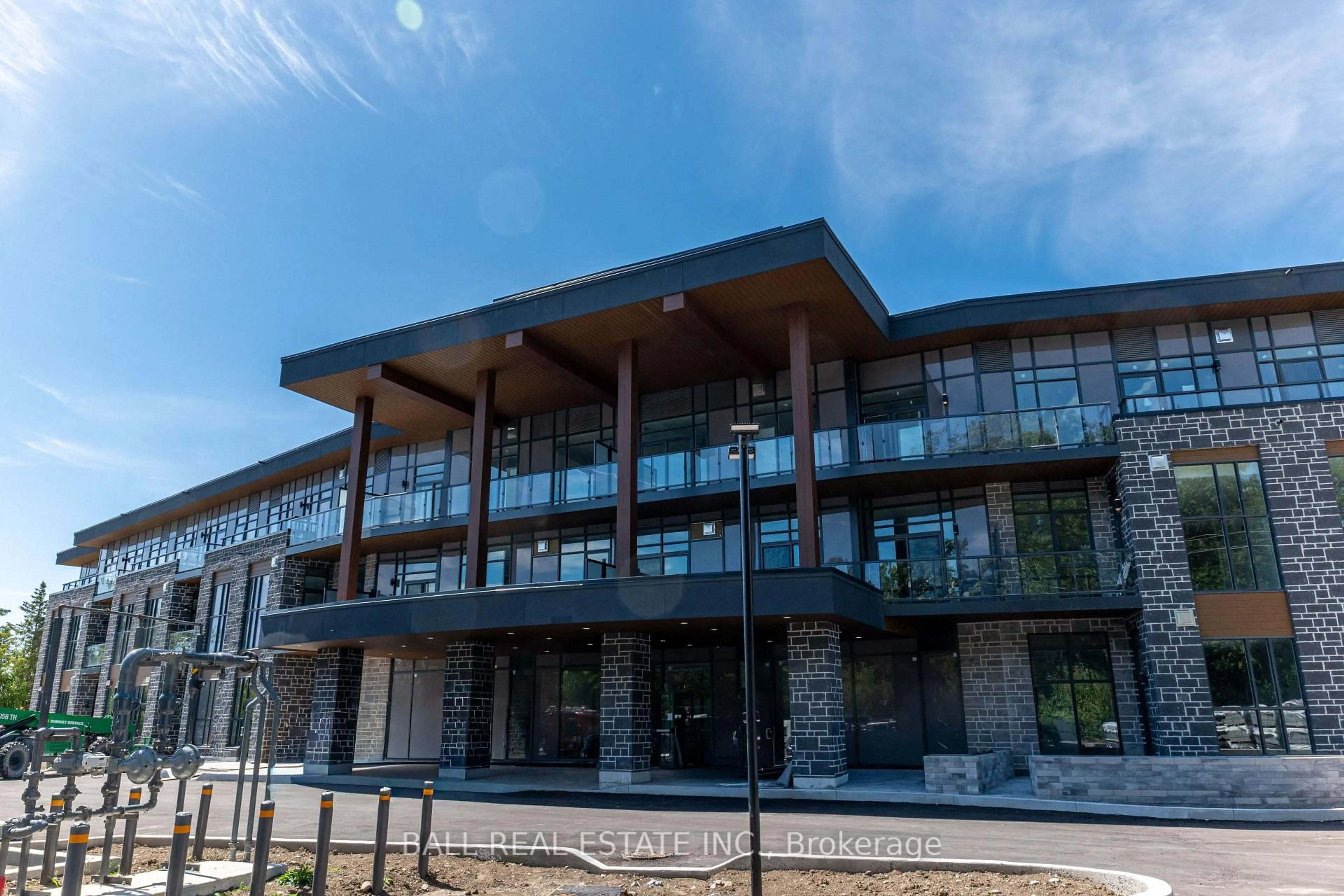 Patio, building for 99 Louisa St #107, Kawartha Lakes Ontario K0M 1N0