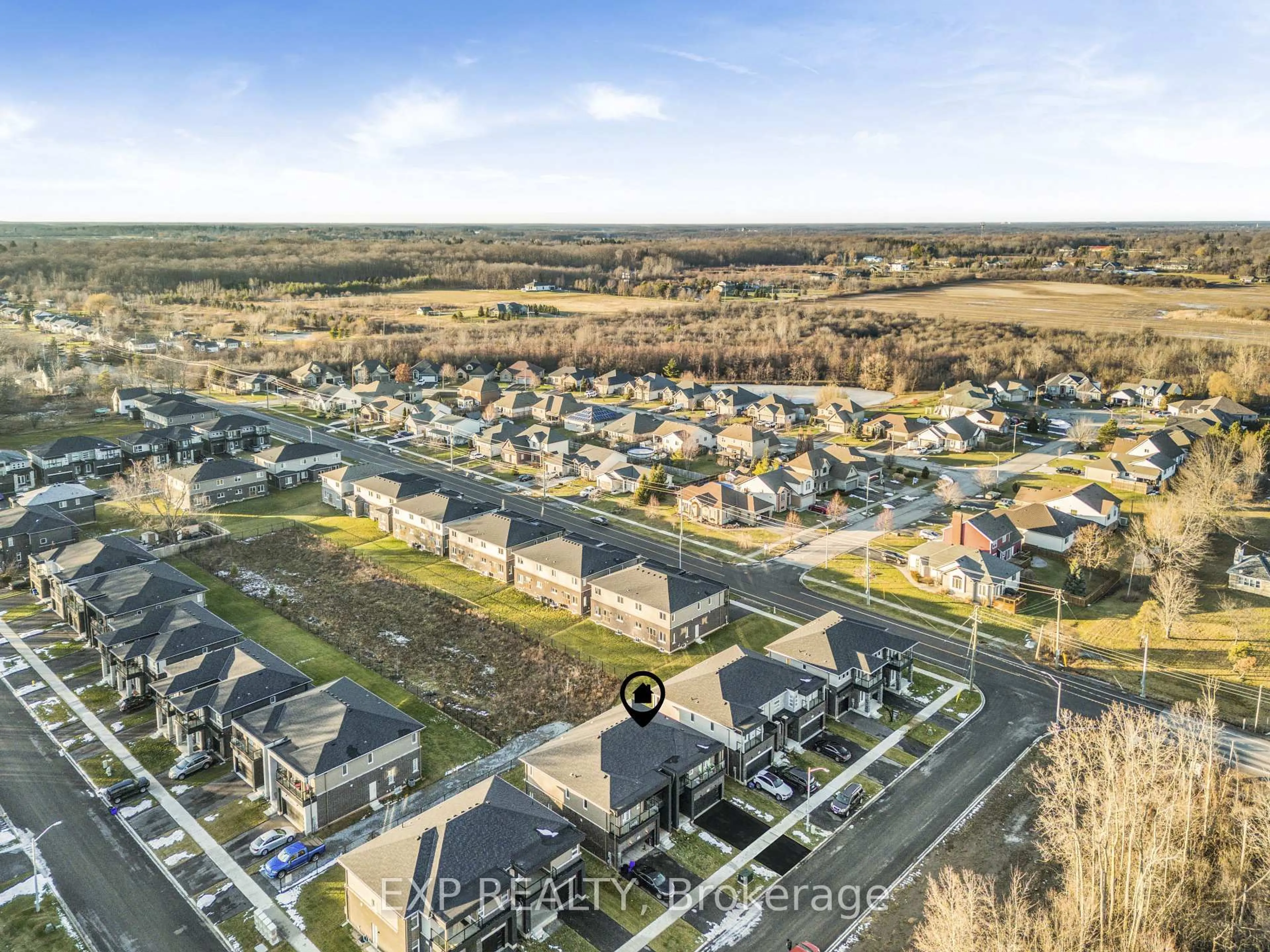 A pic from outside/outdoor area/front of a property/back of a property/a pic from drone, street for 209 Wells Ave, Fort Erie Ontario L0S 1N0
