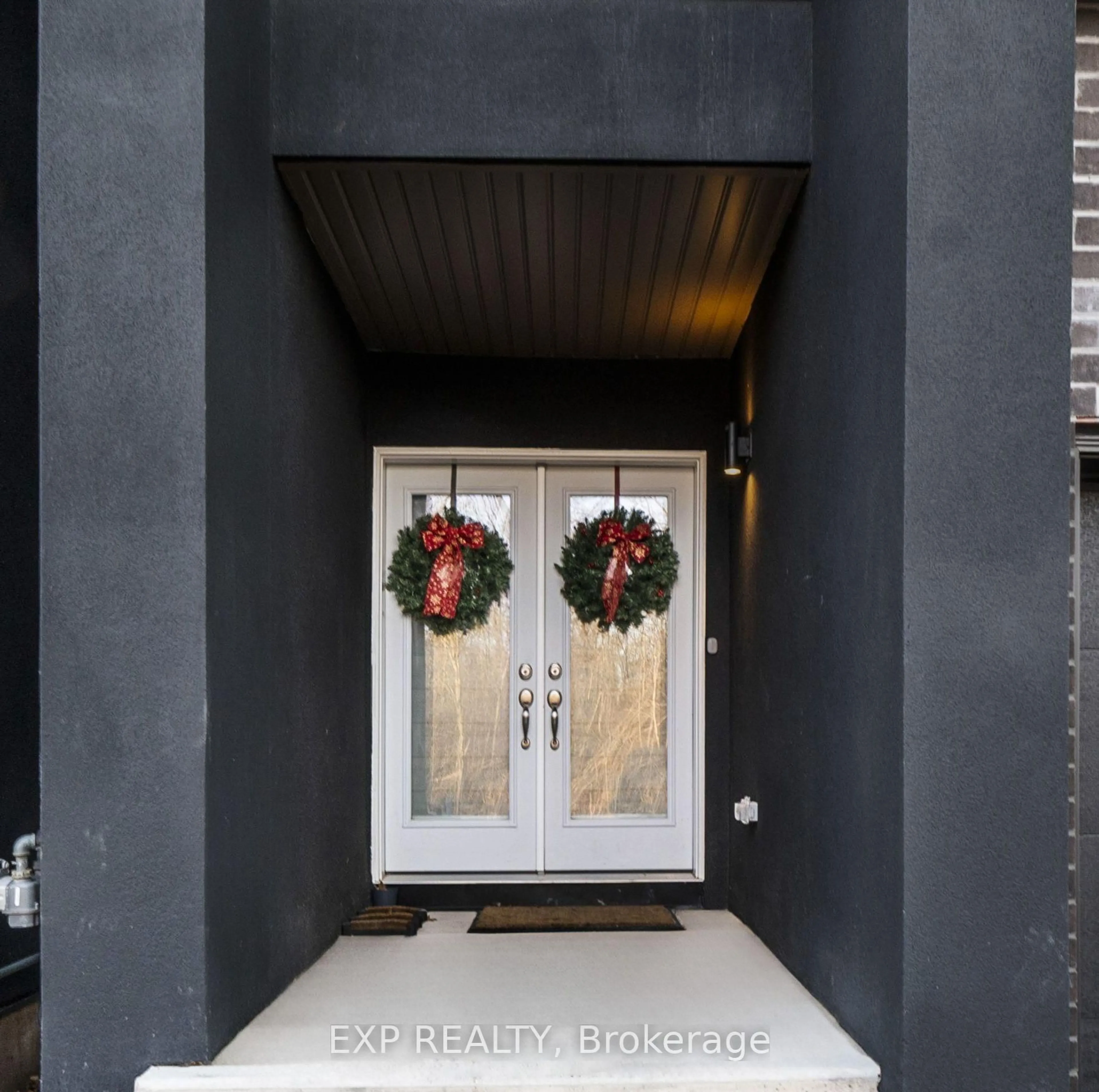 Indoor entryway for 209 Wells Ave, Fort Erie Ontario L0S 1N0