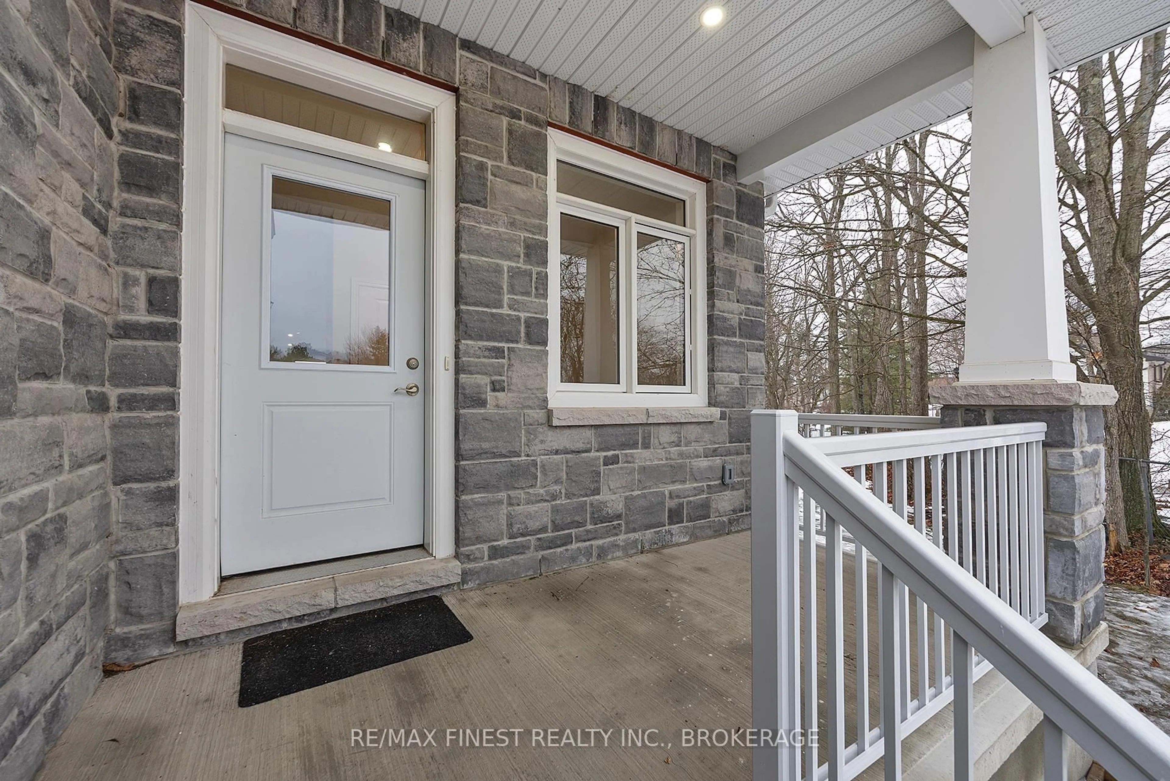 Indoor entryway for 1383 Woodfield Cres, Kingston Ontario K7P 0T4