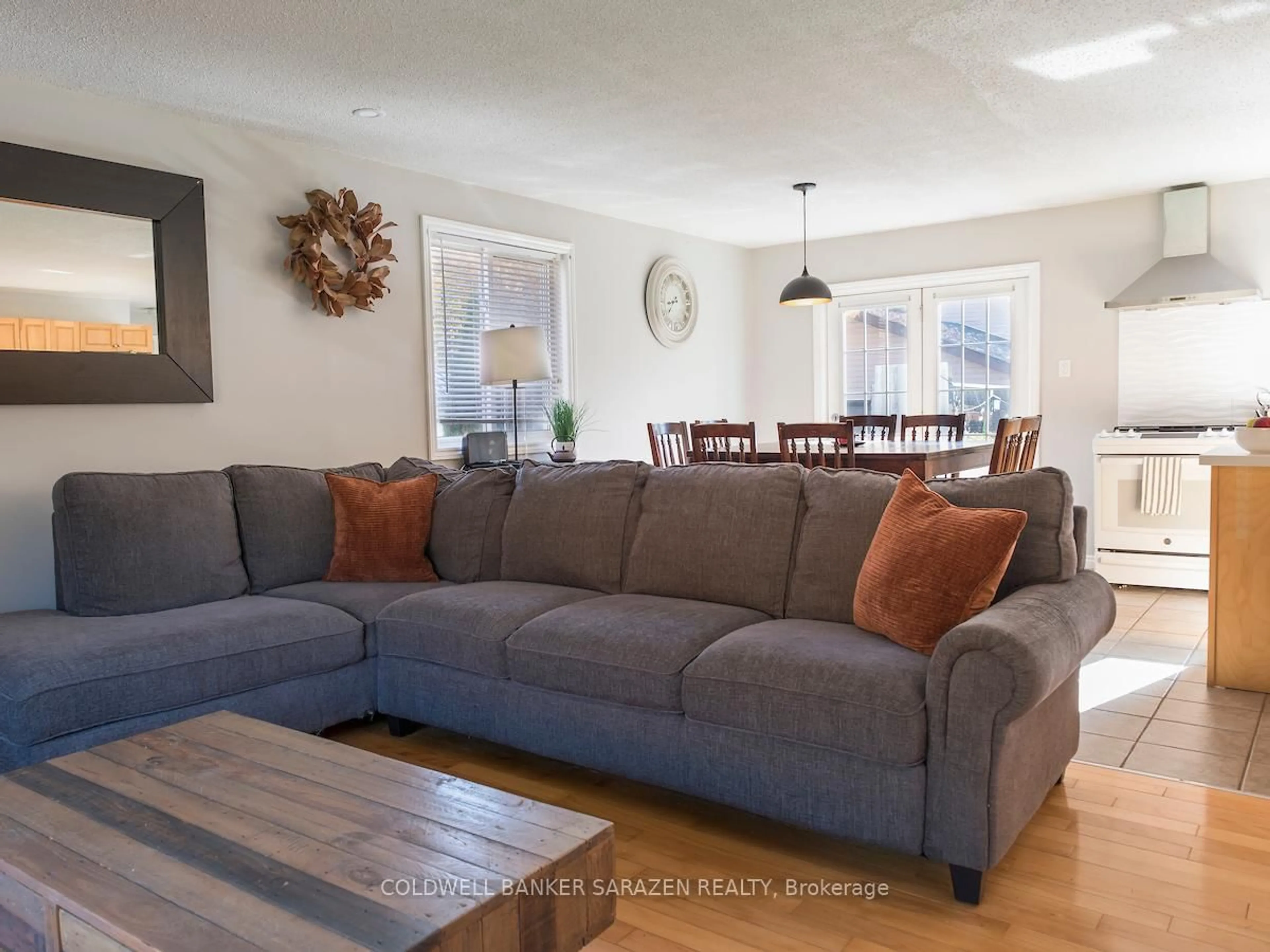 Living room with furniture, unknown for 875 Usborne St, Braeside Ontario K0A 1G0