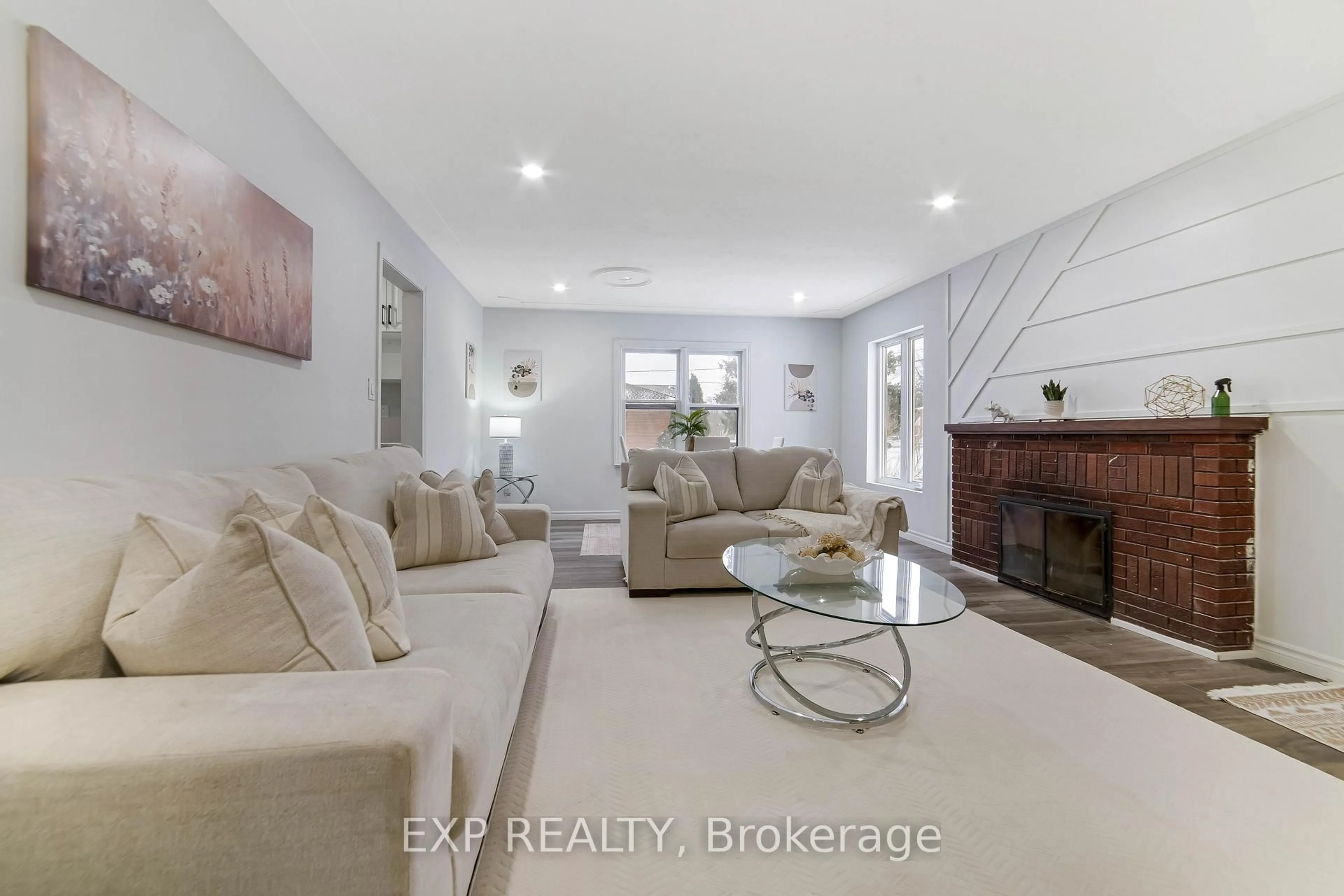 Living room with furniture, ceramic/tile floor for 206 Vancouver St, London East Ontario N5W 4R7