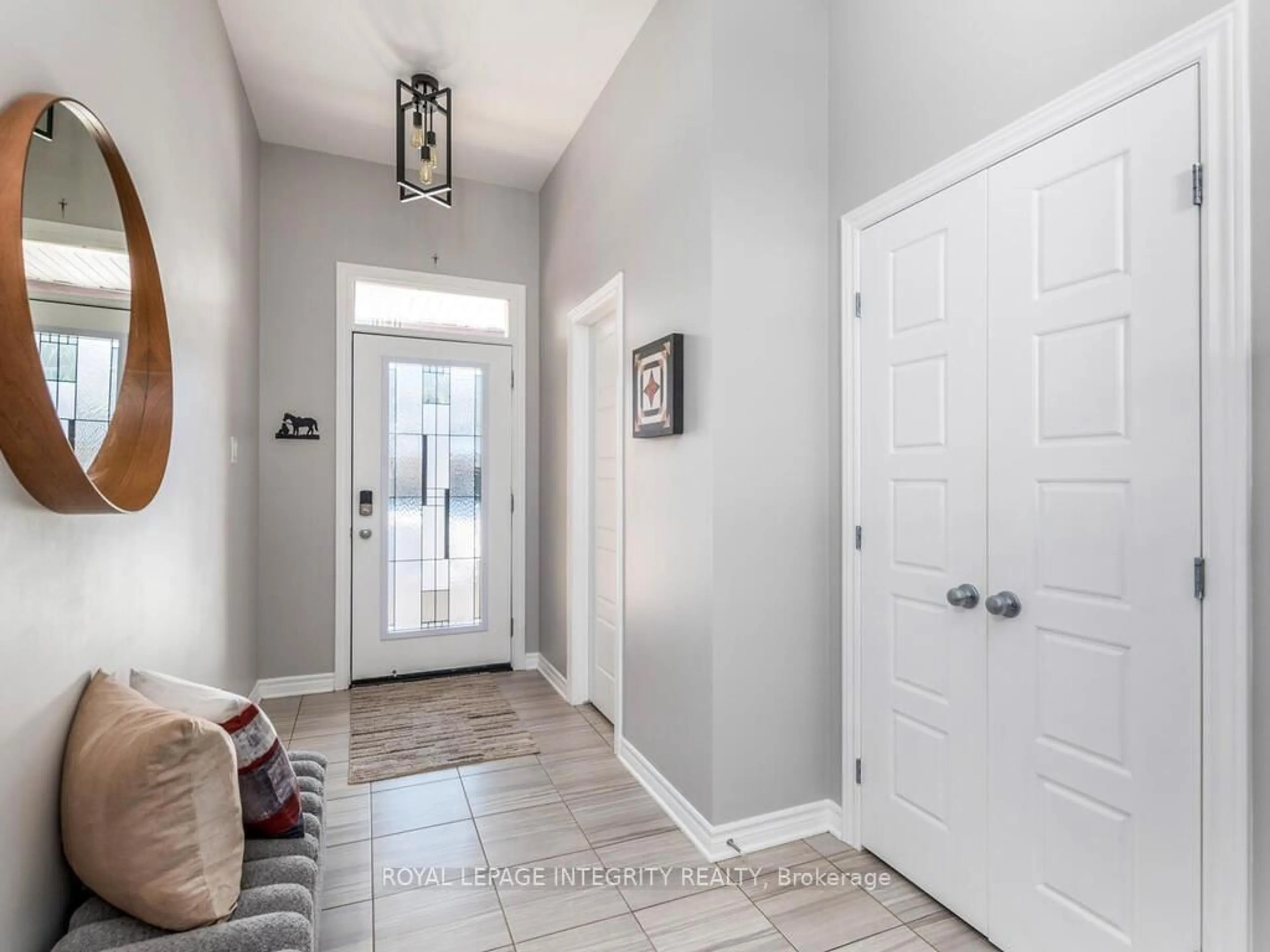 Indoor entryway for 634 Cartographe St, Ottawa Ontario K4A 3N6