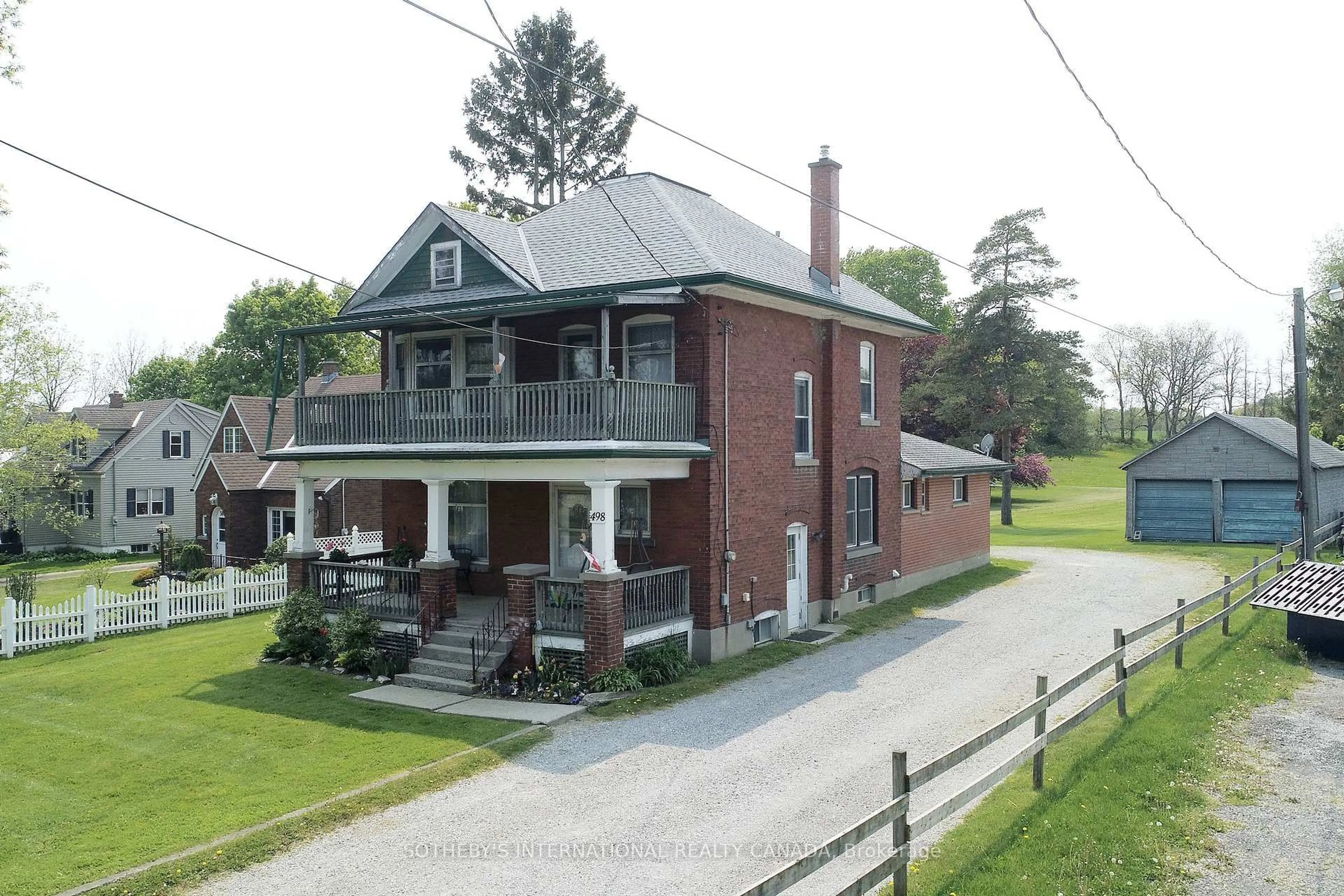 A pic from outside/outdoor area/front of a property/back of a property/a pic from drone, street for 498 Norfolk St, Norfolk Ontario N3Y 2X5