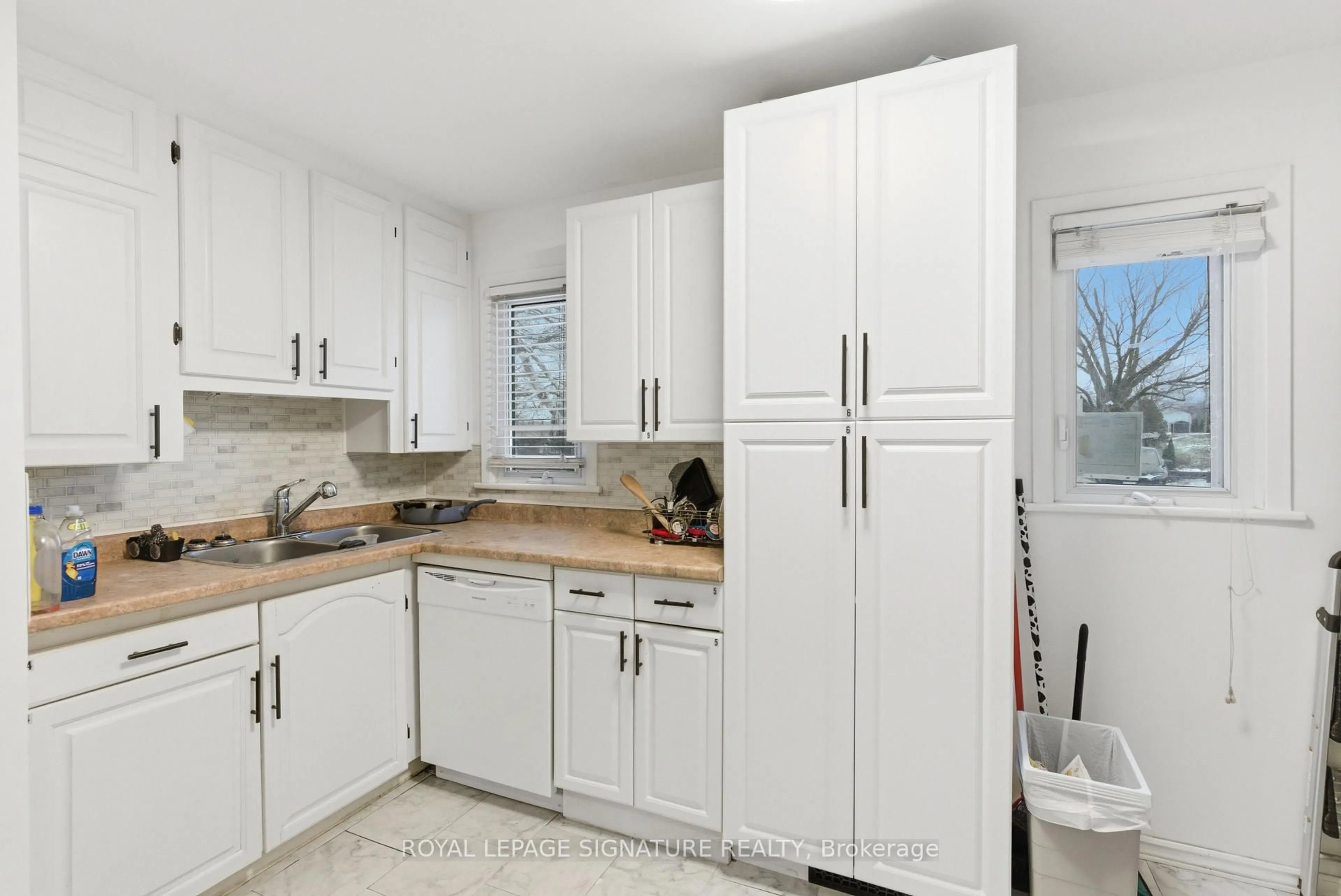 Standard kitchen, ceramic/tile floor for 805 Morphet Ave, Peterborough Ontario K9J 2X7