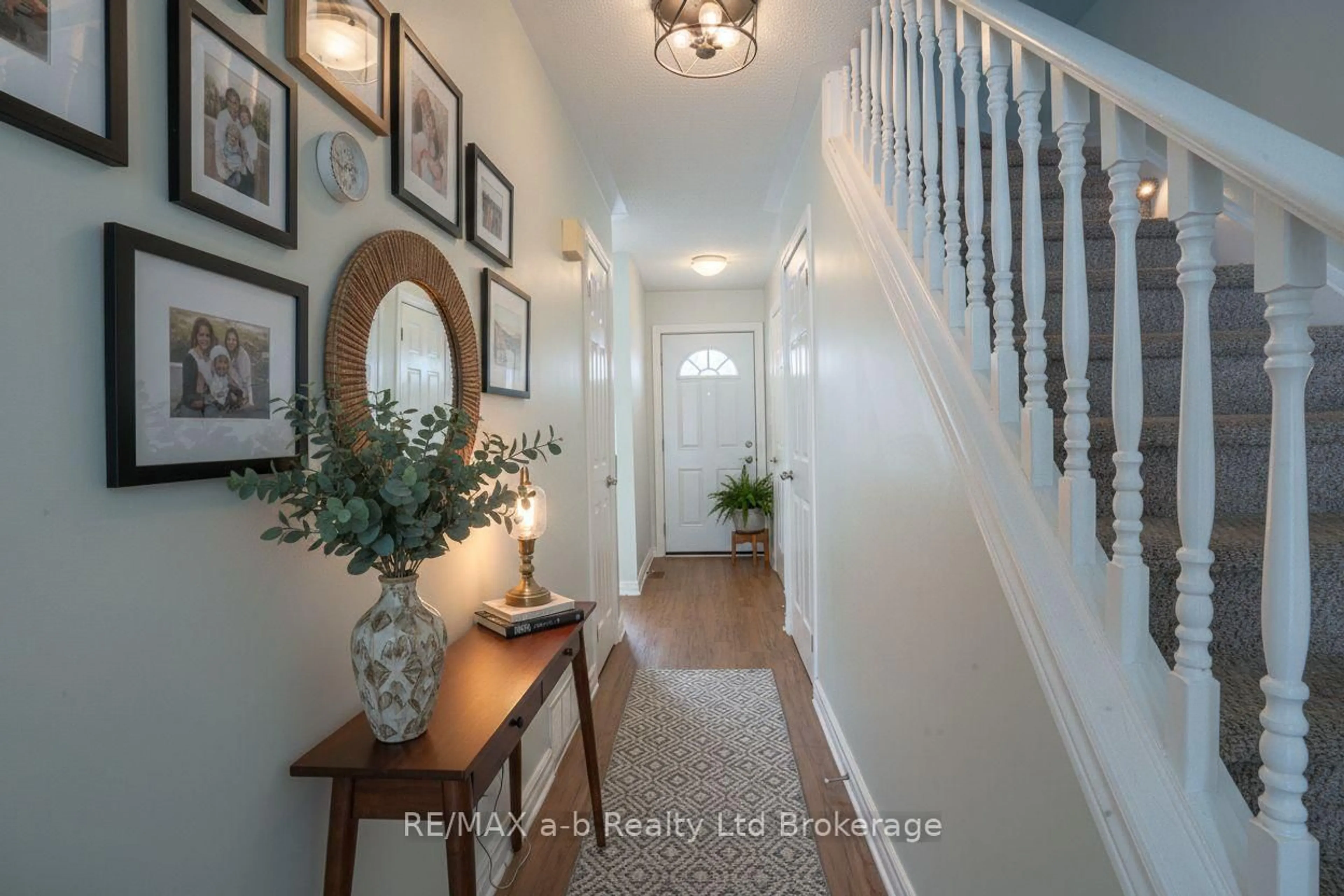 Indoor entryway for 10 Dufferin St #4, Norwich Ontario N0J 1P0